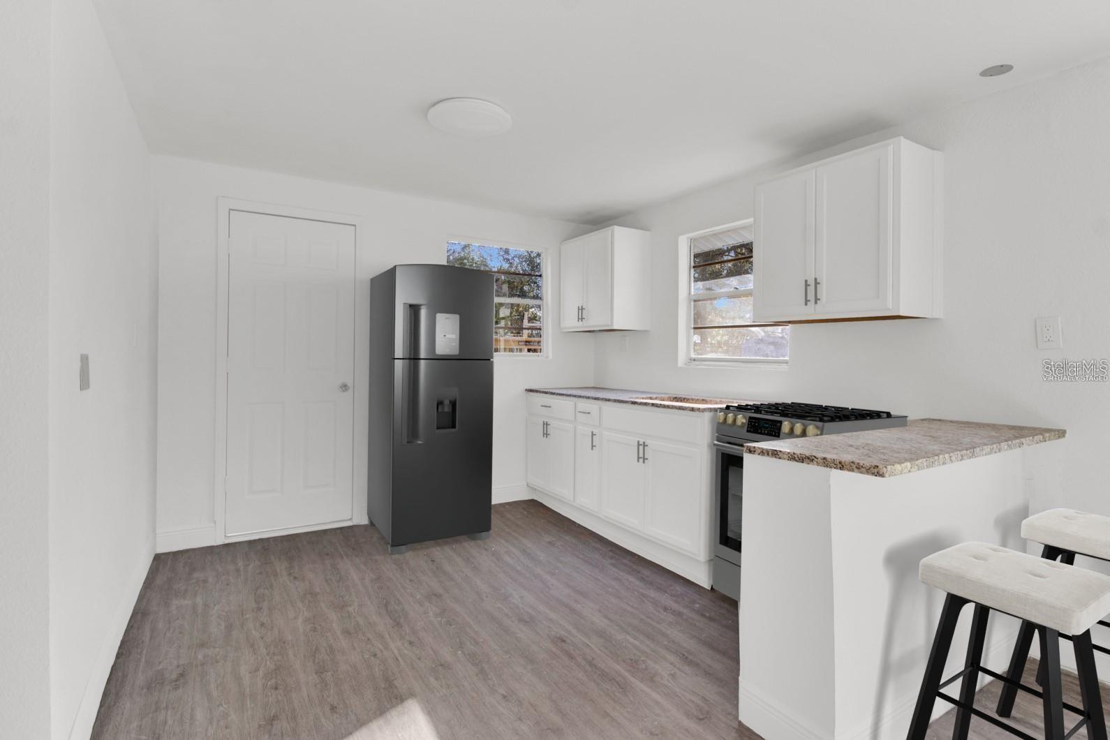 841 VERNON ST — photo 7
