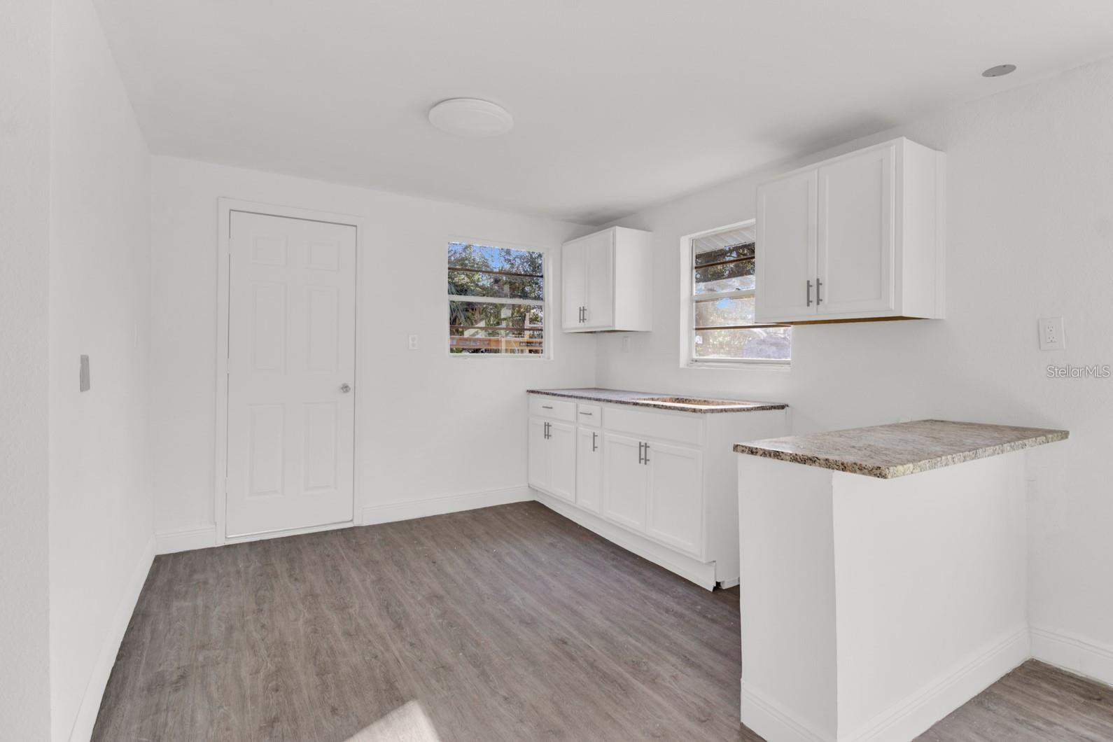 841 VERNON ST — photo 8