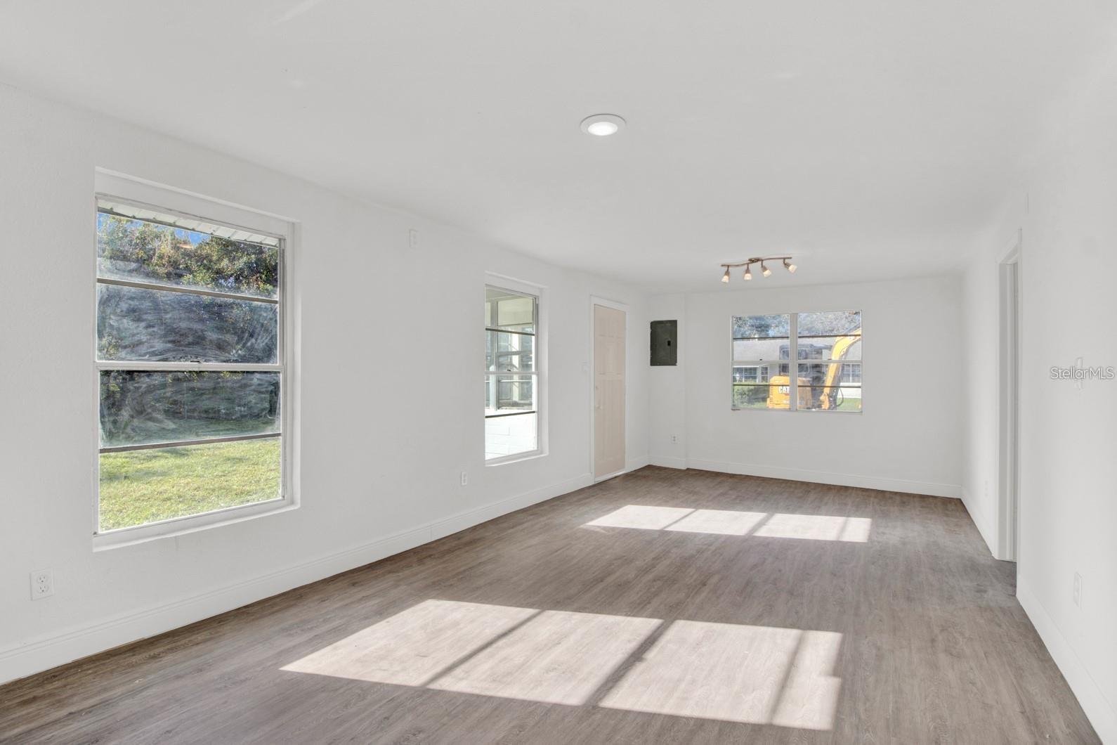 841 VERNON ST — photo 9