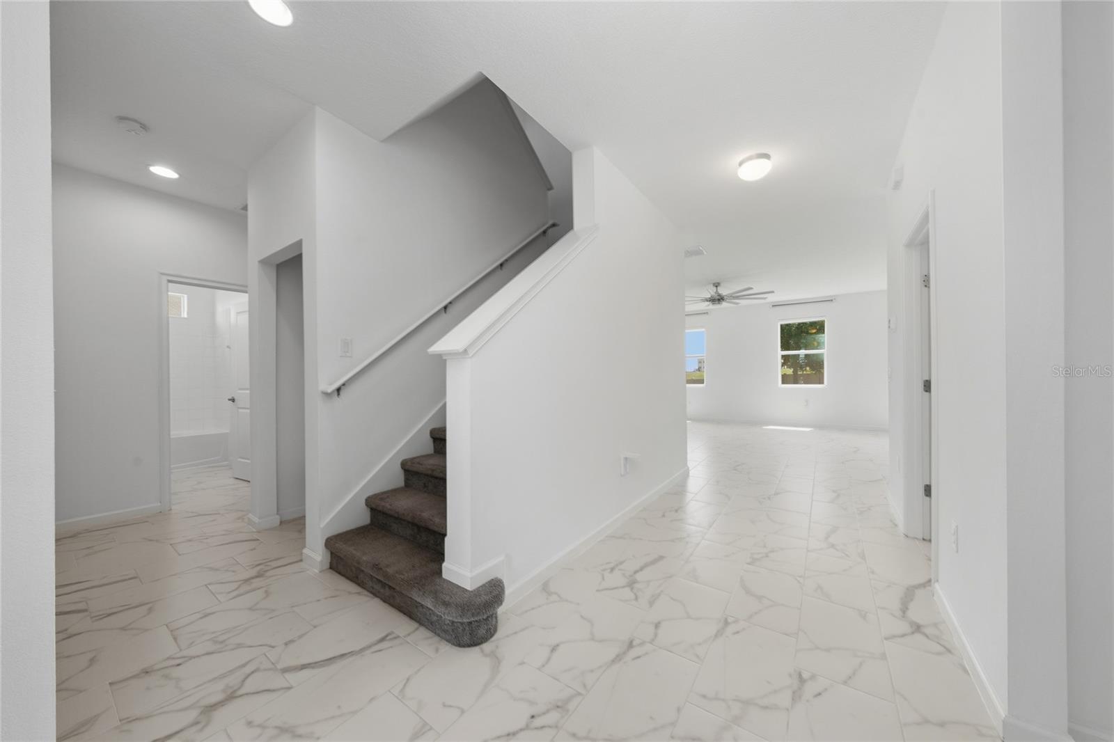 549 SAPPHIRE DR — photo 12
