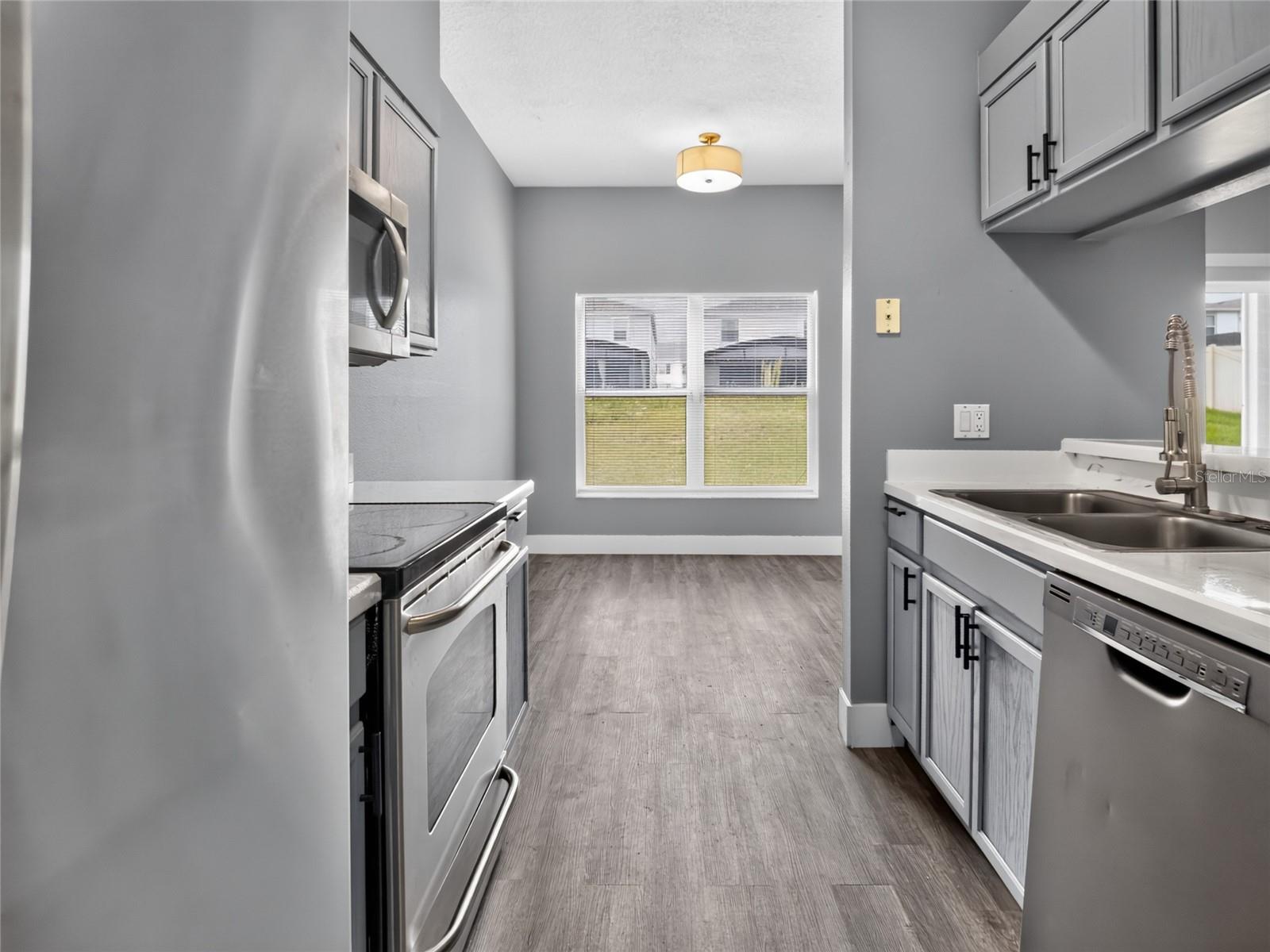 257 MARGATE DR — photo 8
