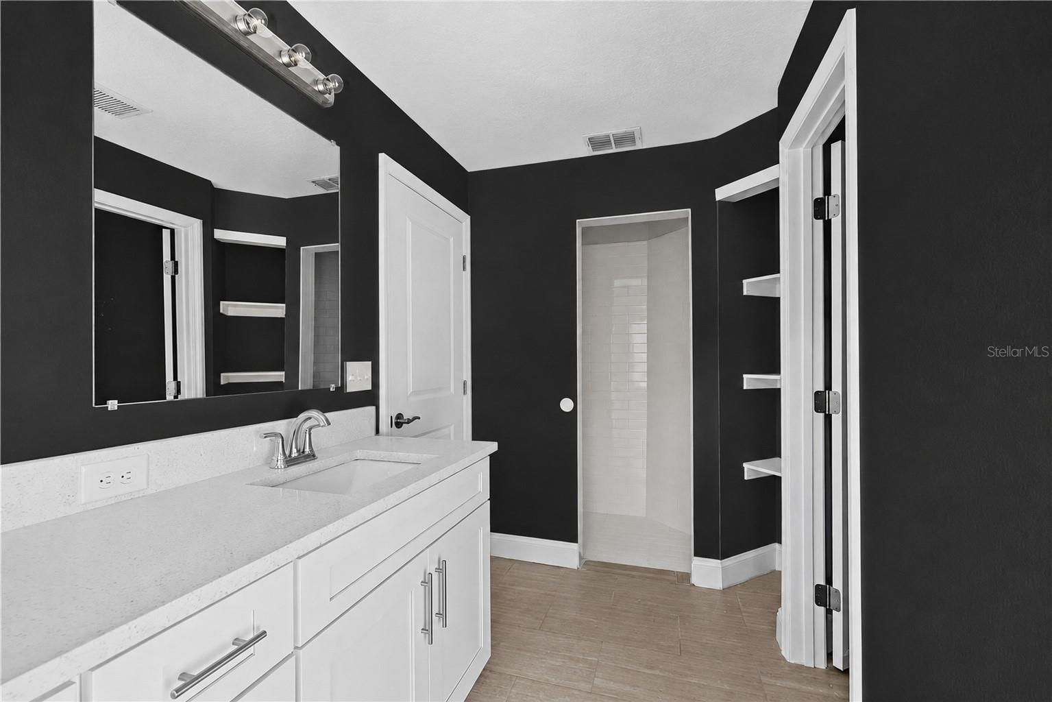 1907 LAREDO DR — photo 9