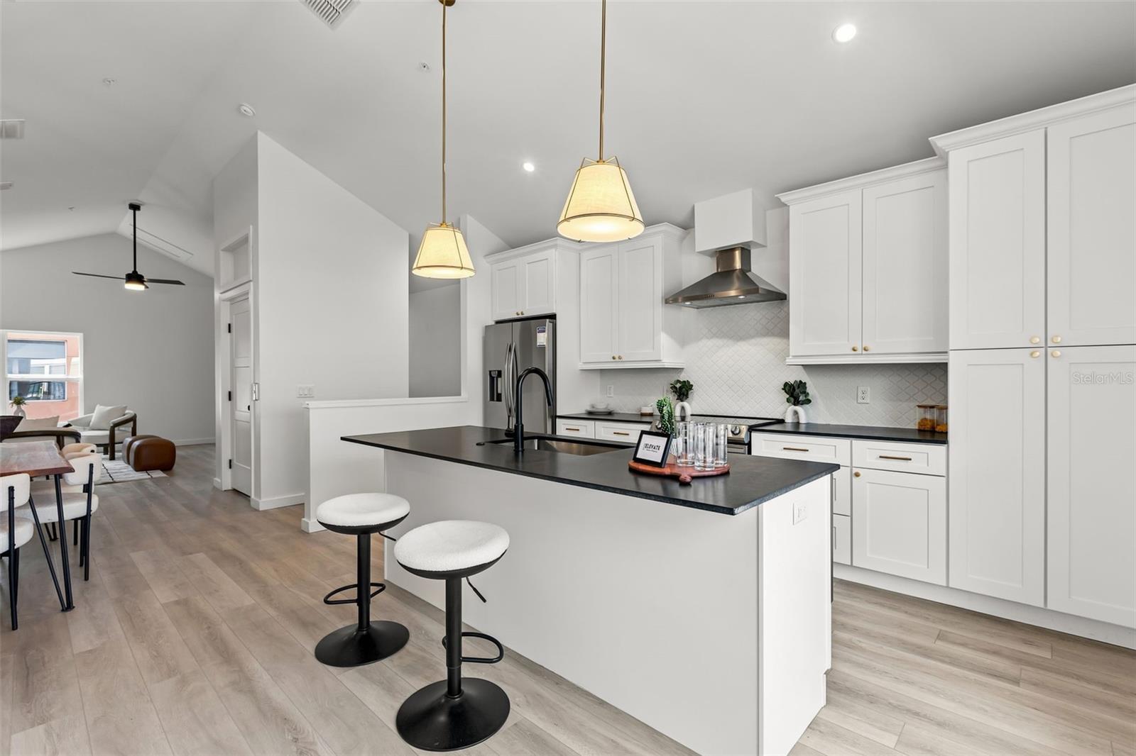 1606 PARK LAKE ST #9 — photo 5