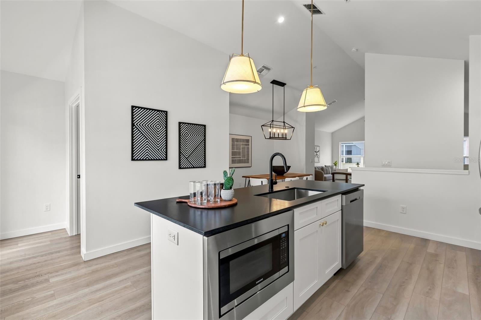 1606 PARK LAKE ST #9 — photo 8
