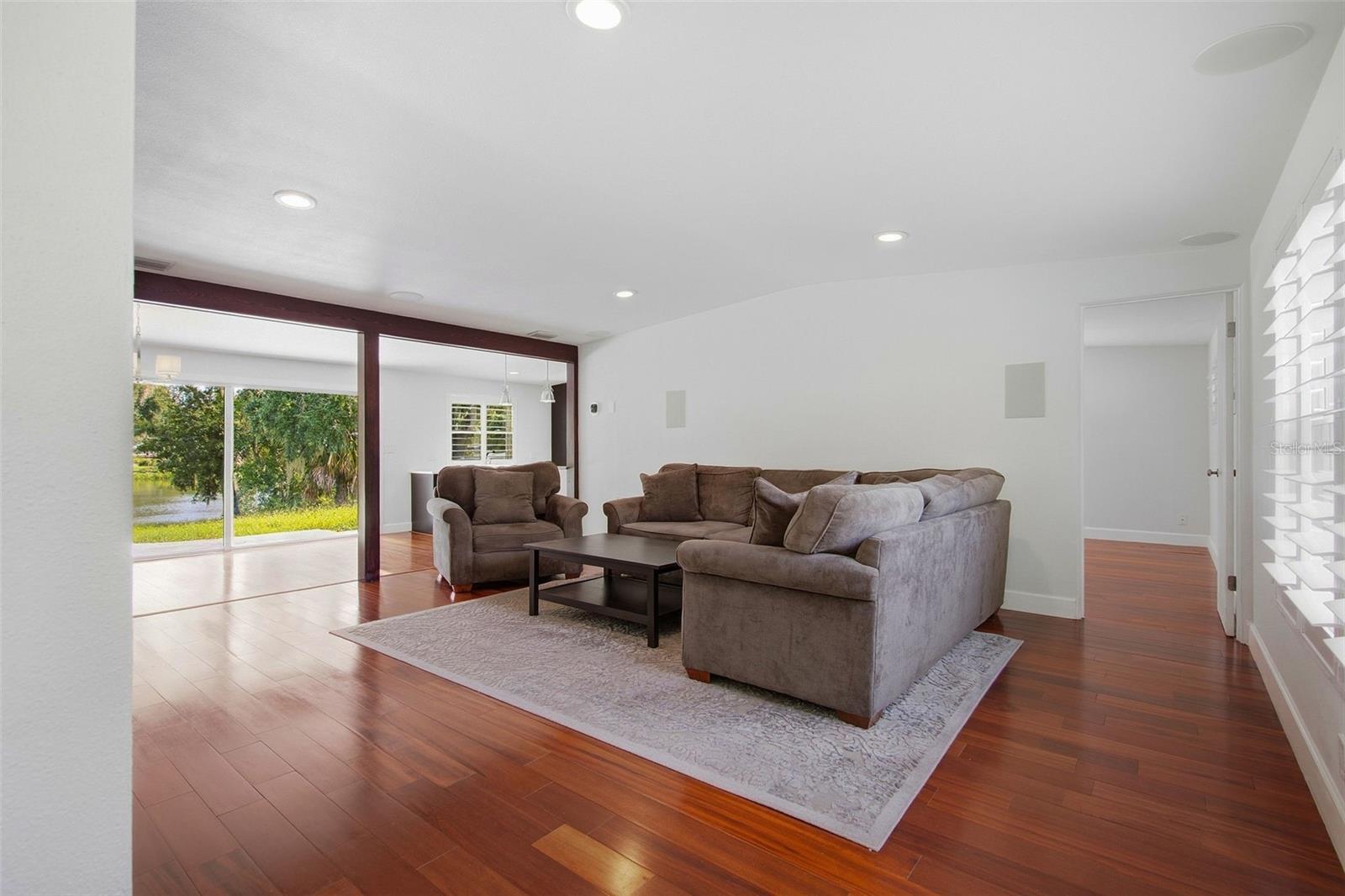 2823 WRIGHT AVE — photo 2