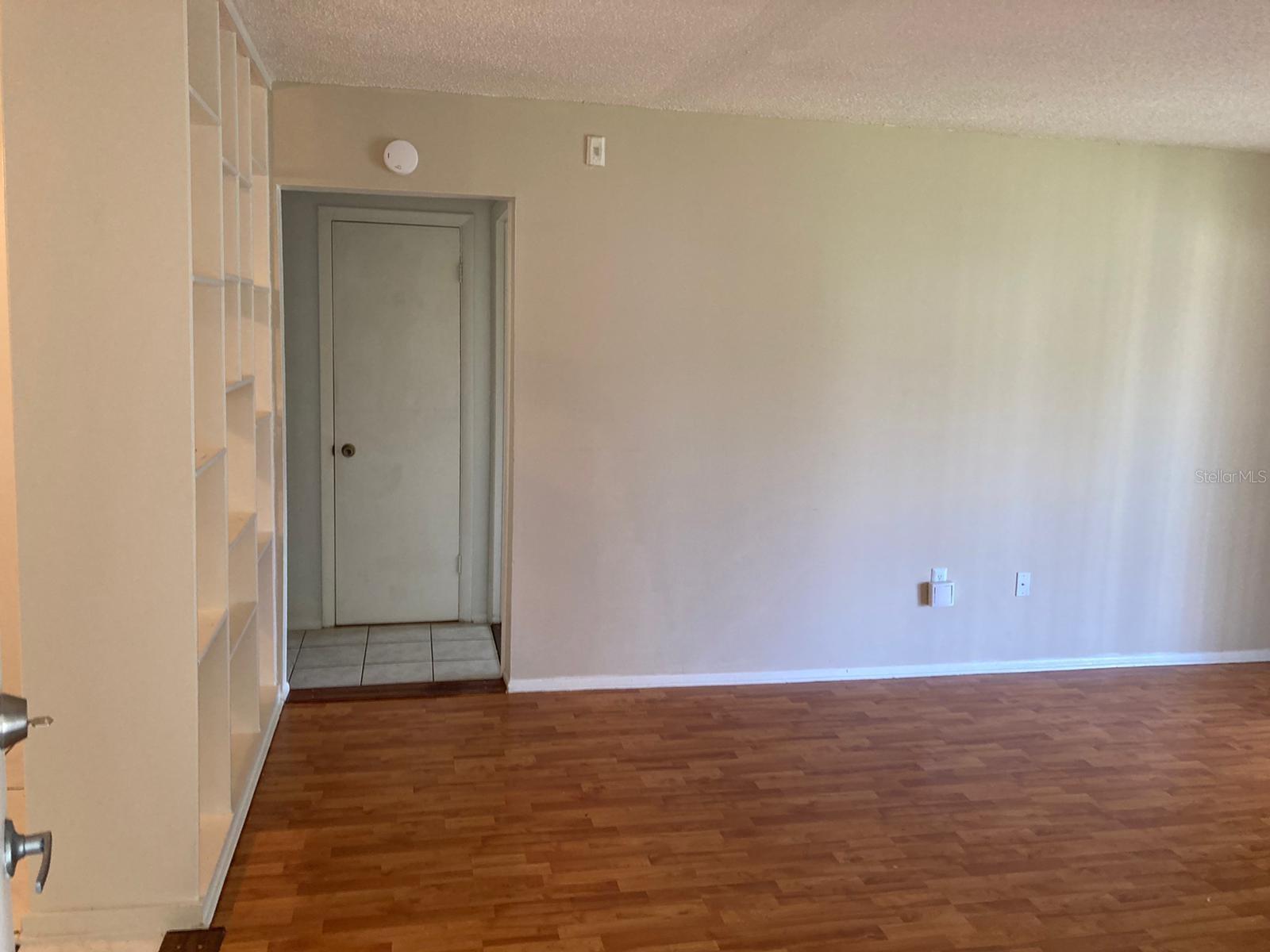 300 CHEROKEE CT #F — photo 2