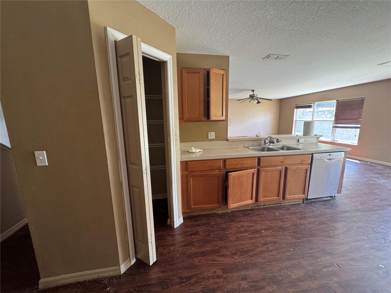 430 SOUTHRIDGE RD — photo 8