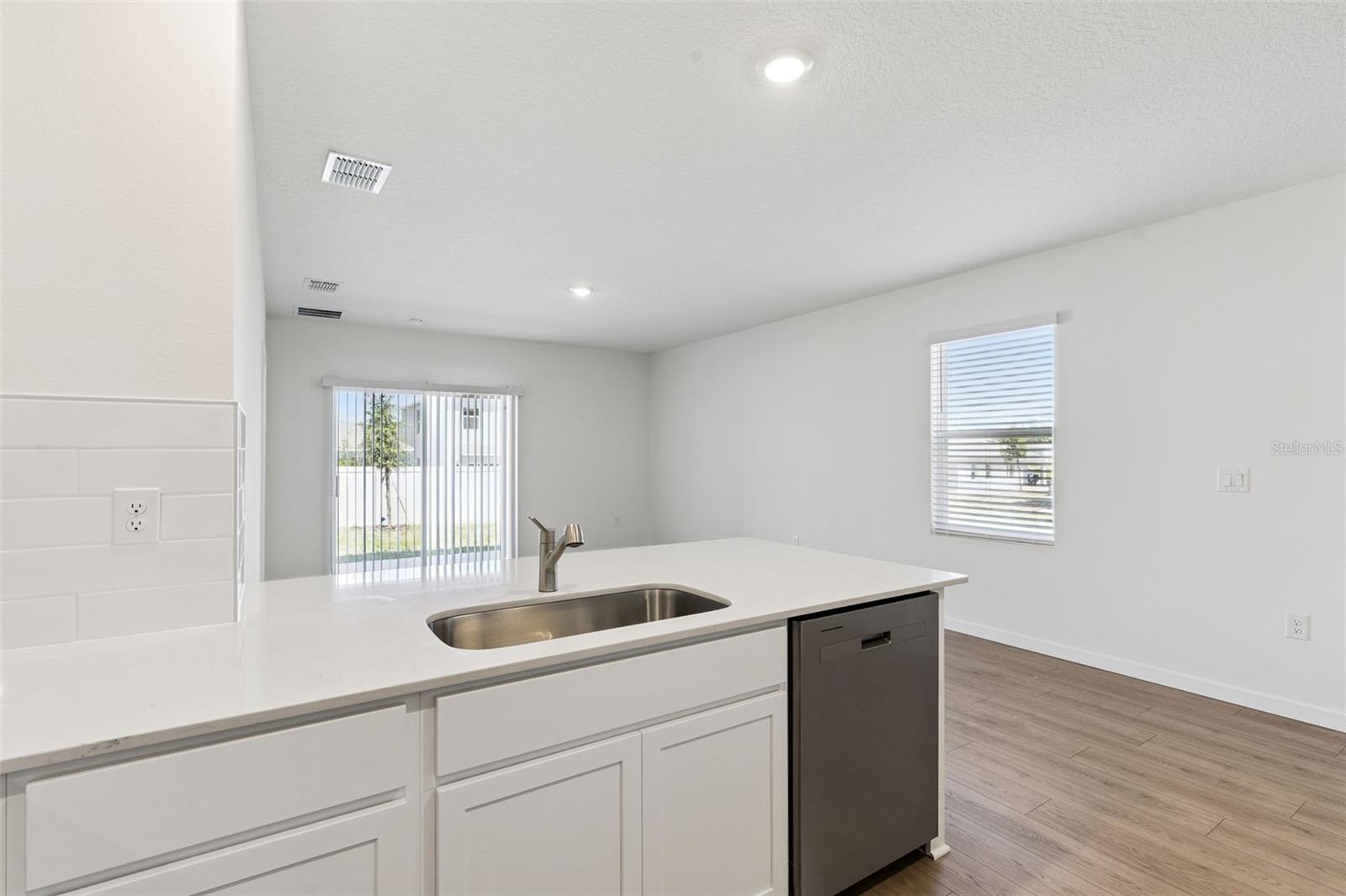 3333 SPINEYWOOD DR — photo 12
