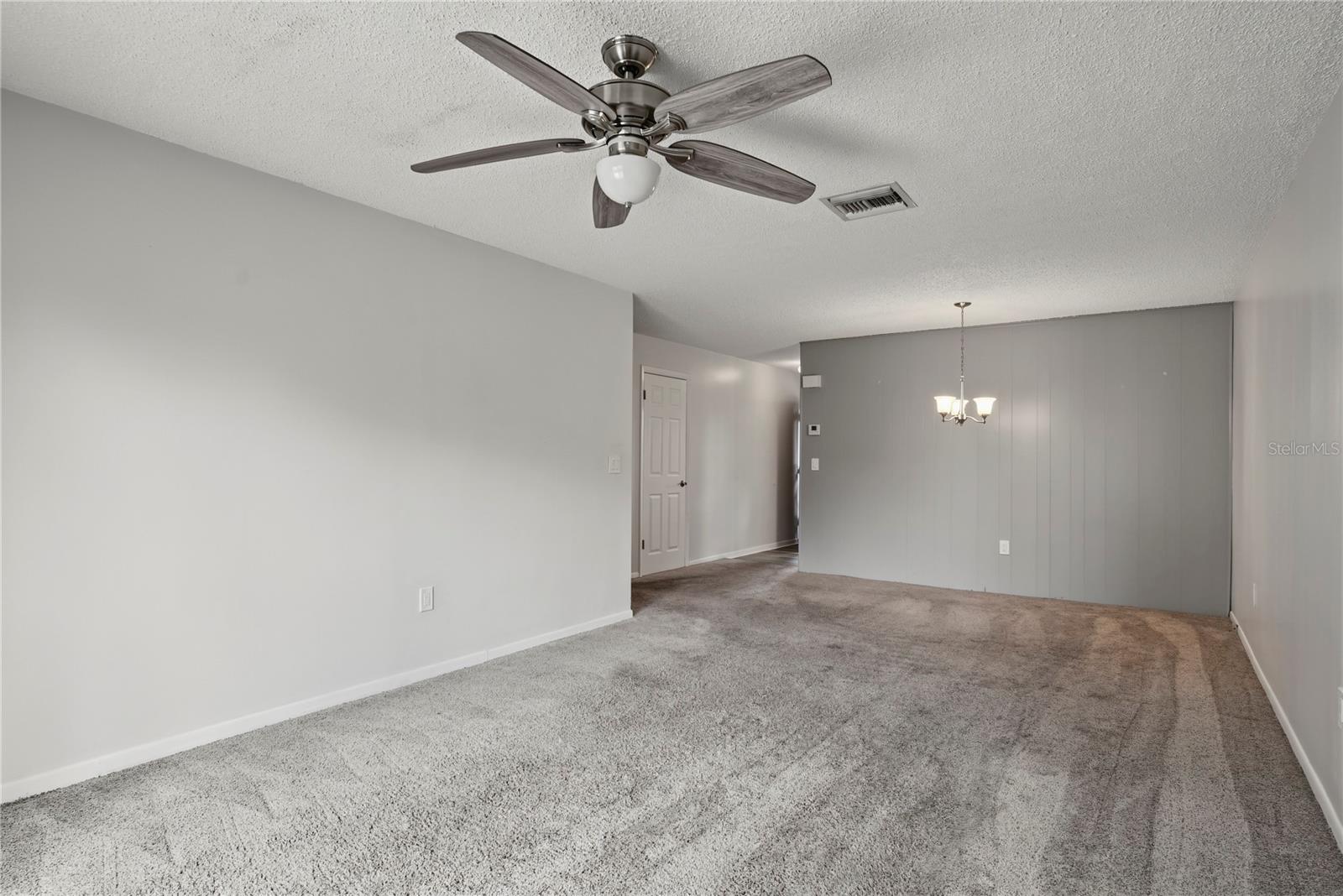 328 E EVERGREEN AVE — photo 10