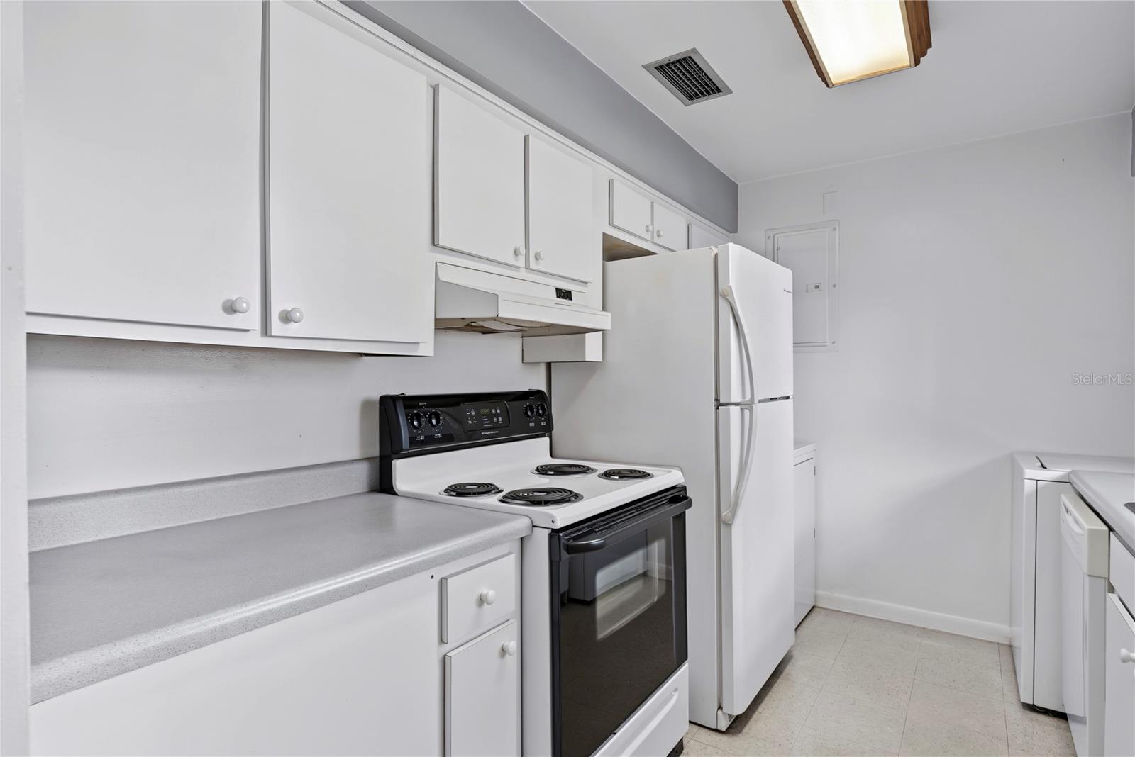 330 E EVERGREEN AVE — photo 6