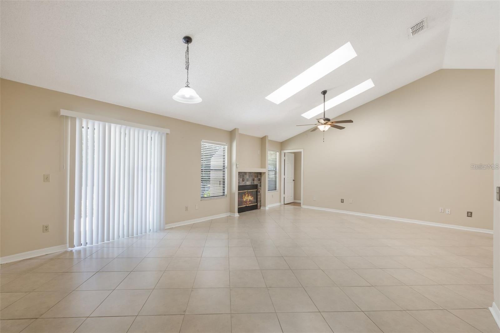 840 LAKE JACKSON CIR — photo 7