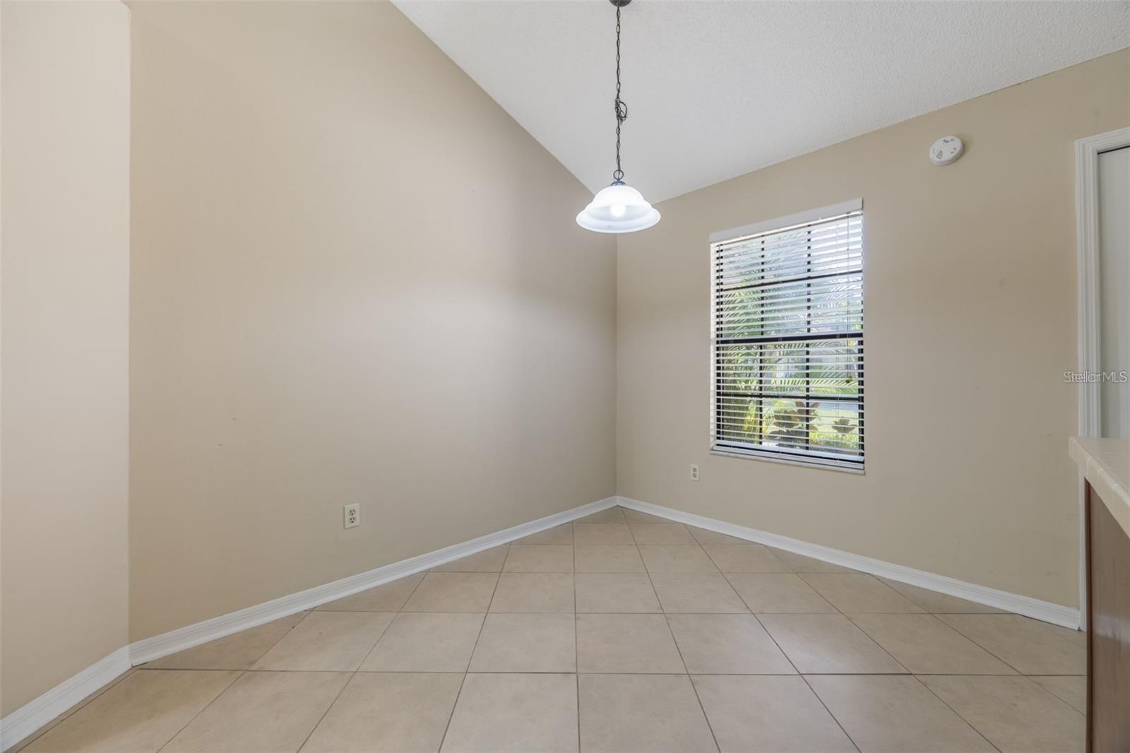 840 LAKE JACKSON CIR — photo 10