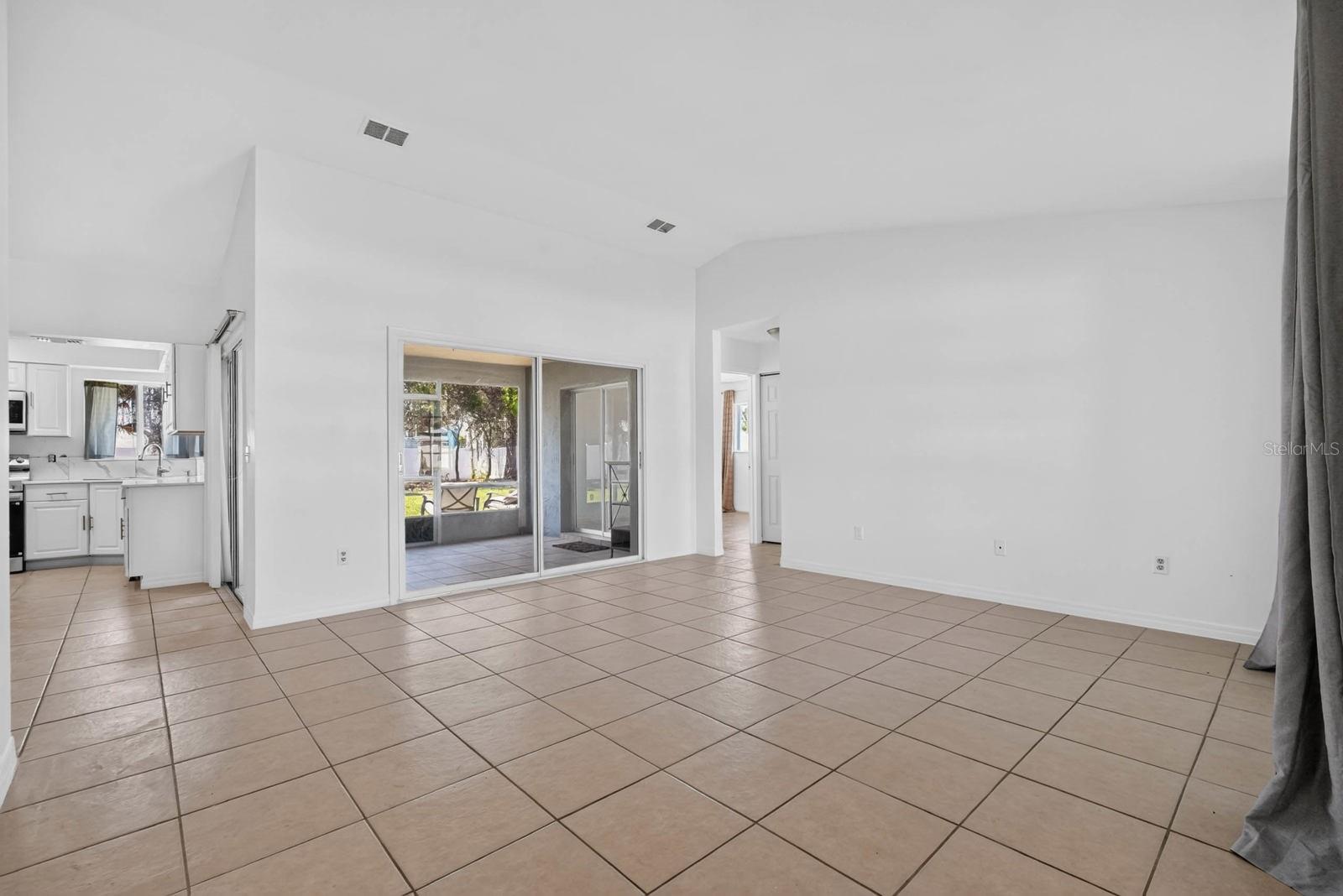 7 BROWNSTONE LN — photo 10