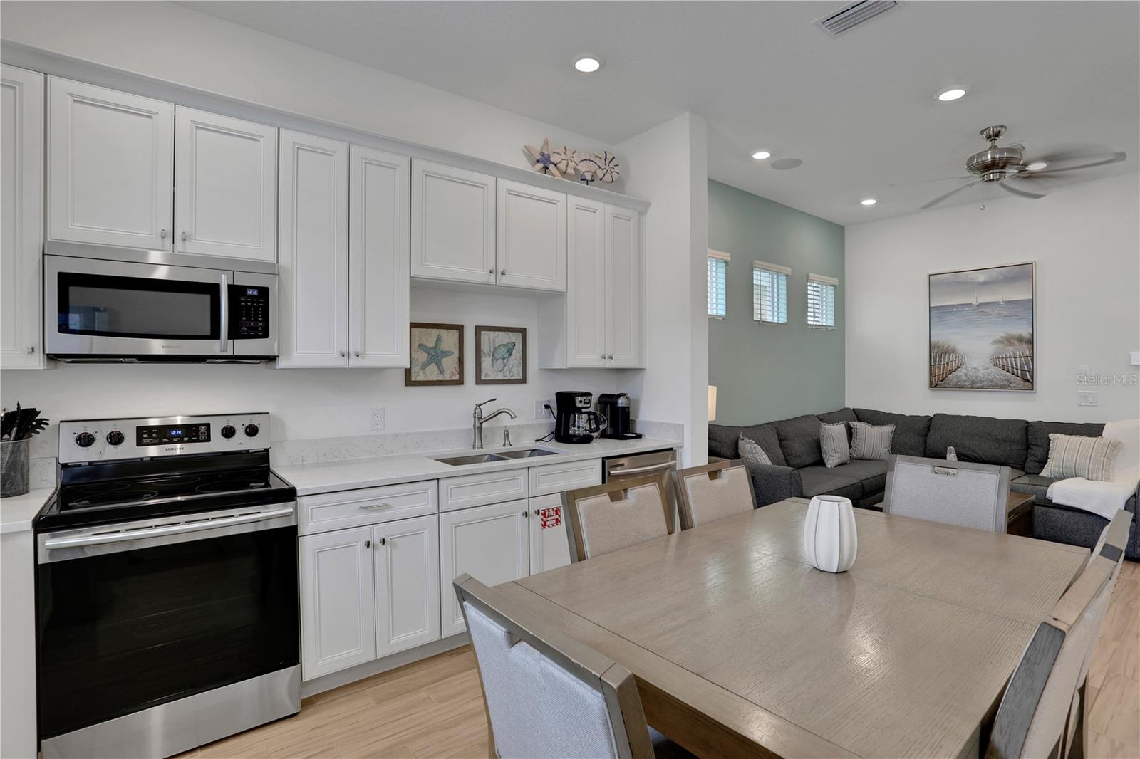 8061 LOST SHAKER LN — photo 3