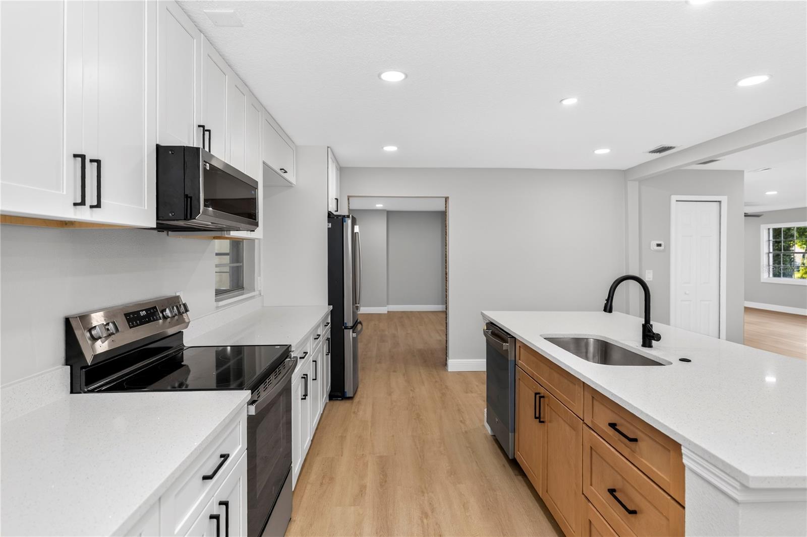 136 GLENDALE DR — photo 11