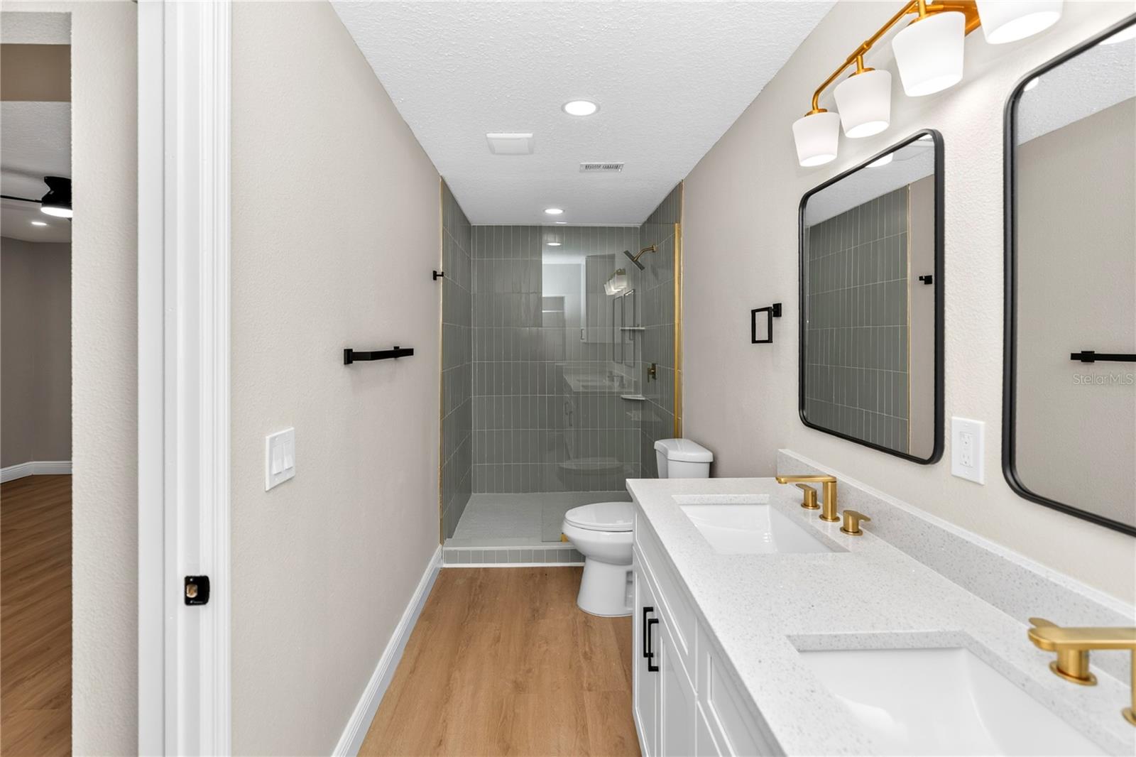 136 GLENDALE DR — photo 4