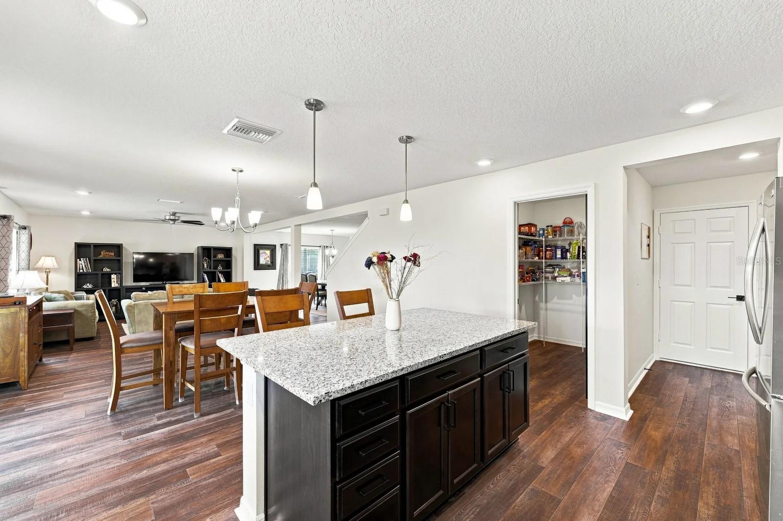 455 OVERPOOL AVE — photo 9