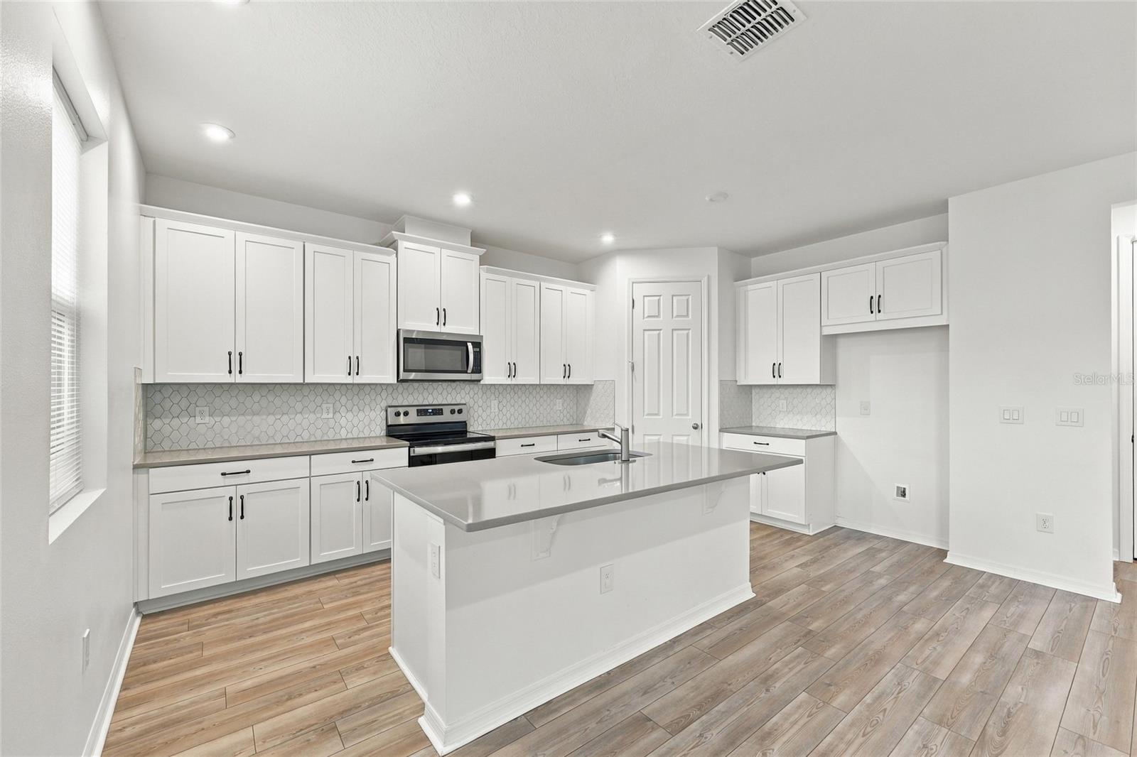 2960 ANGELONIA THORN WAY — photo 12
