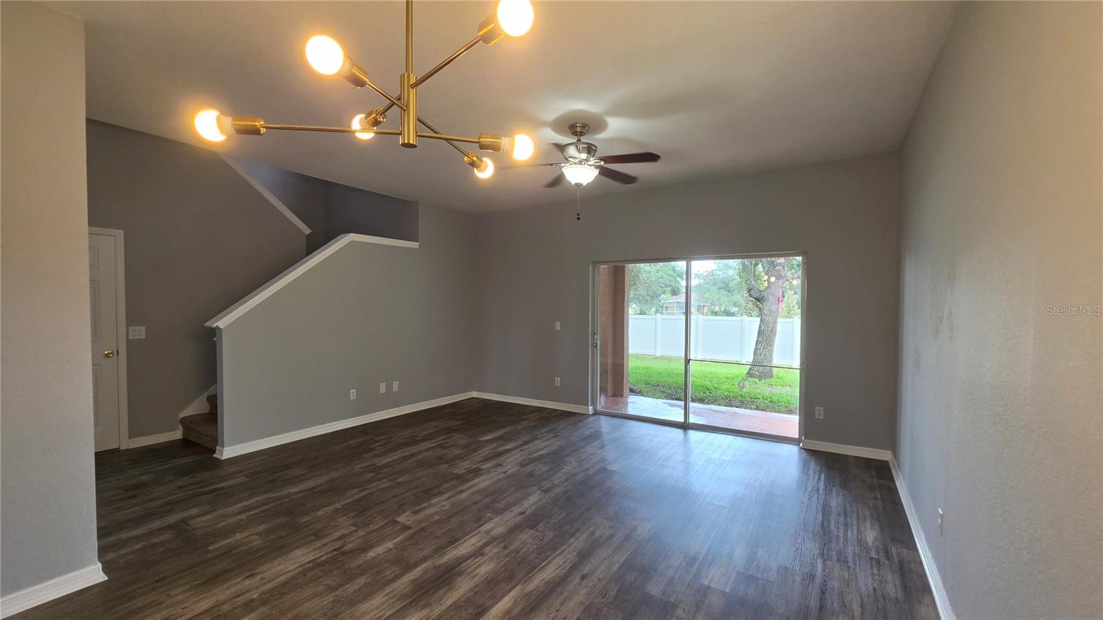 2102 CALABRIA AVE — photo 2
