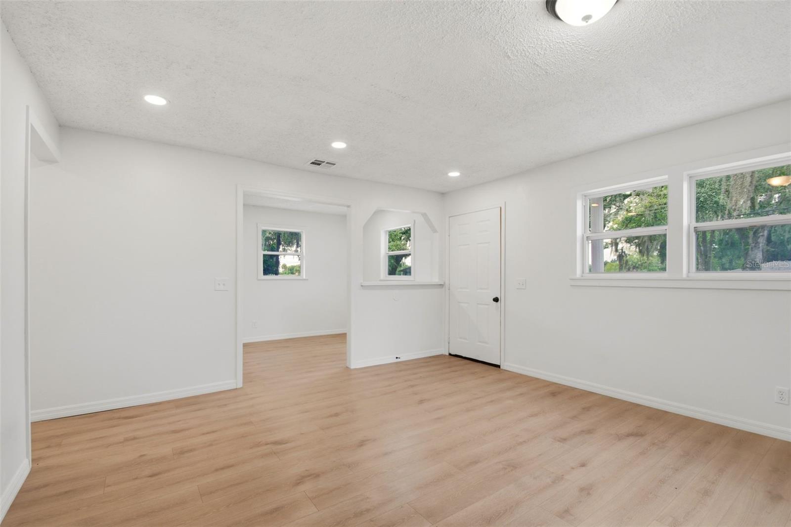 1016 W 8TH ST — photo 7
