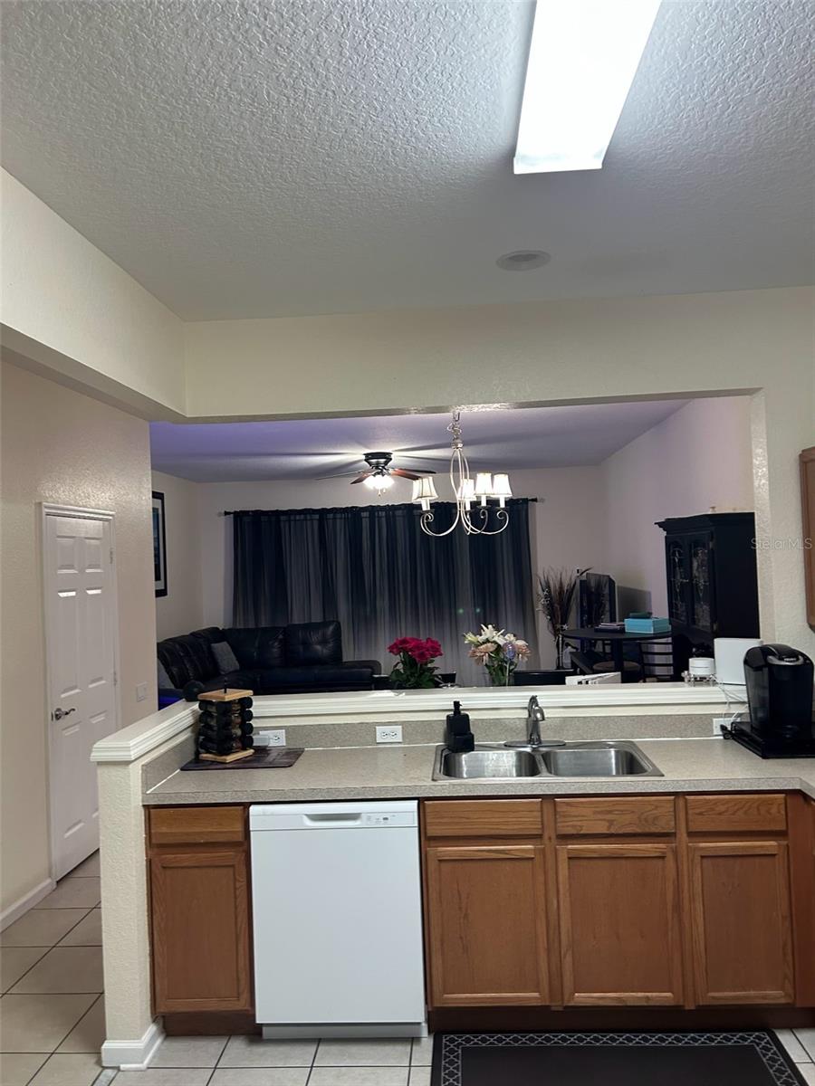 1121 SETON HALL CT — photo 6