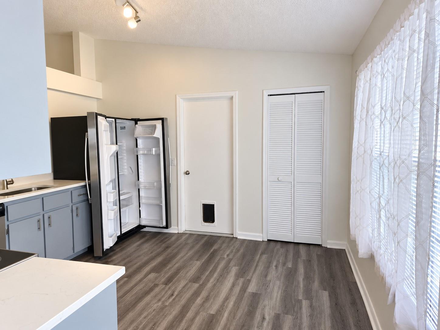 2581 ALBURY AVE — photo 3