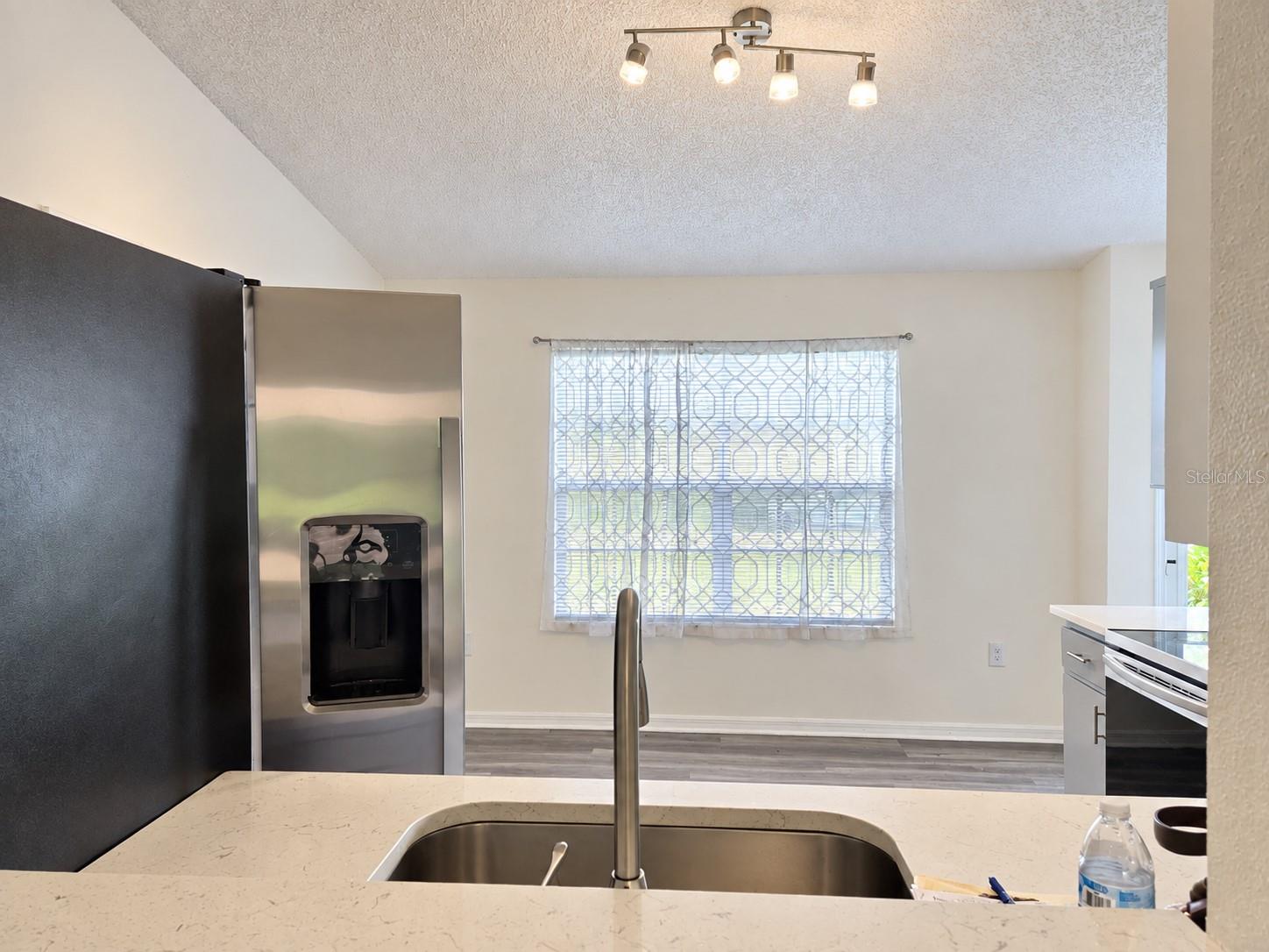 2581 ALBURY AVE — photo 4