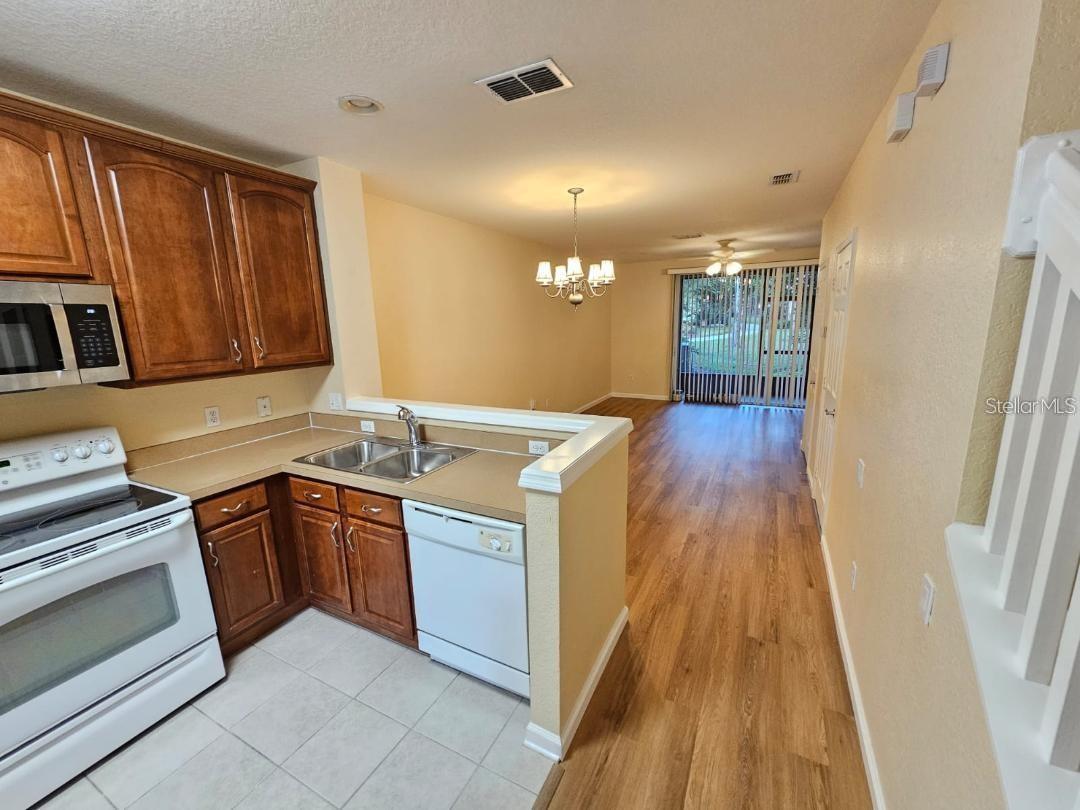 1761 STOCKTON DR — photo 9