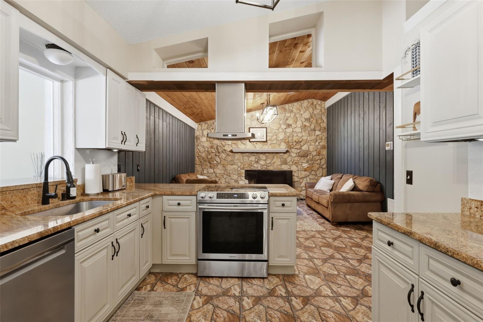 27627 LOIS DR — photo 8