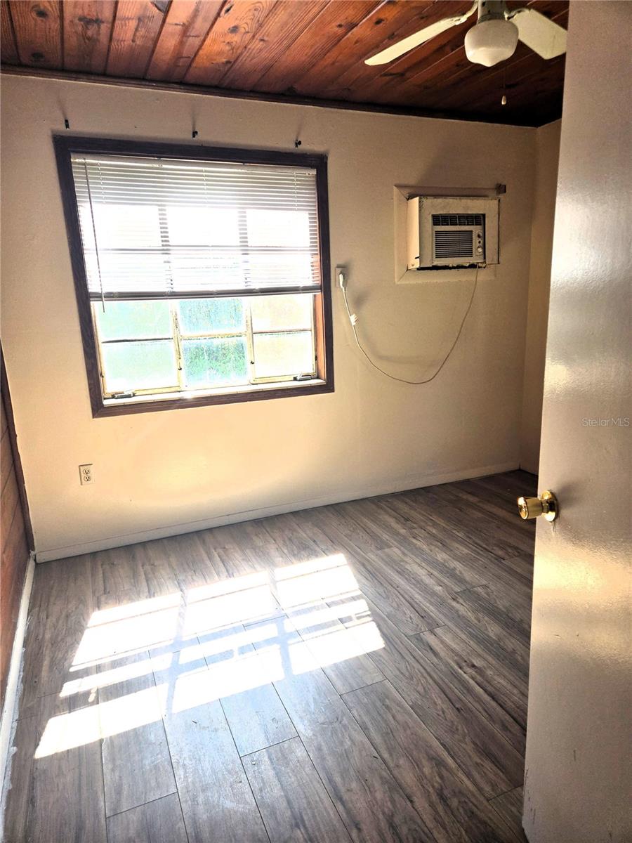 617 W HOWRY AVE — photo 5