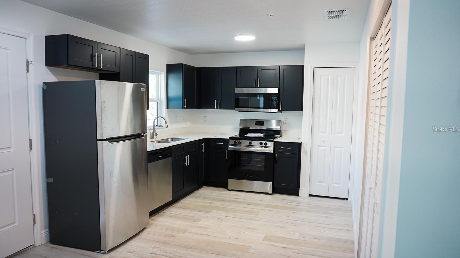 2201 CONWAY DR #203 — photo 2