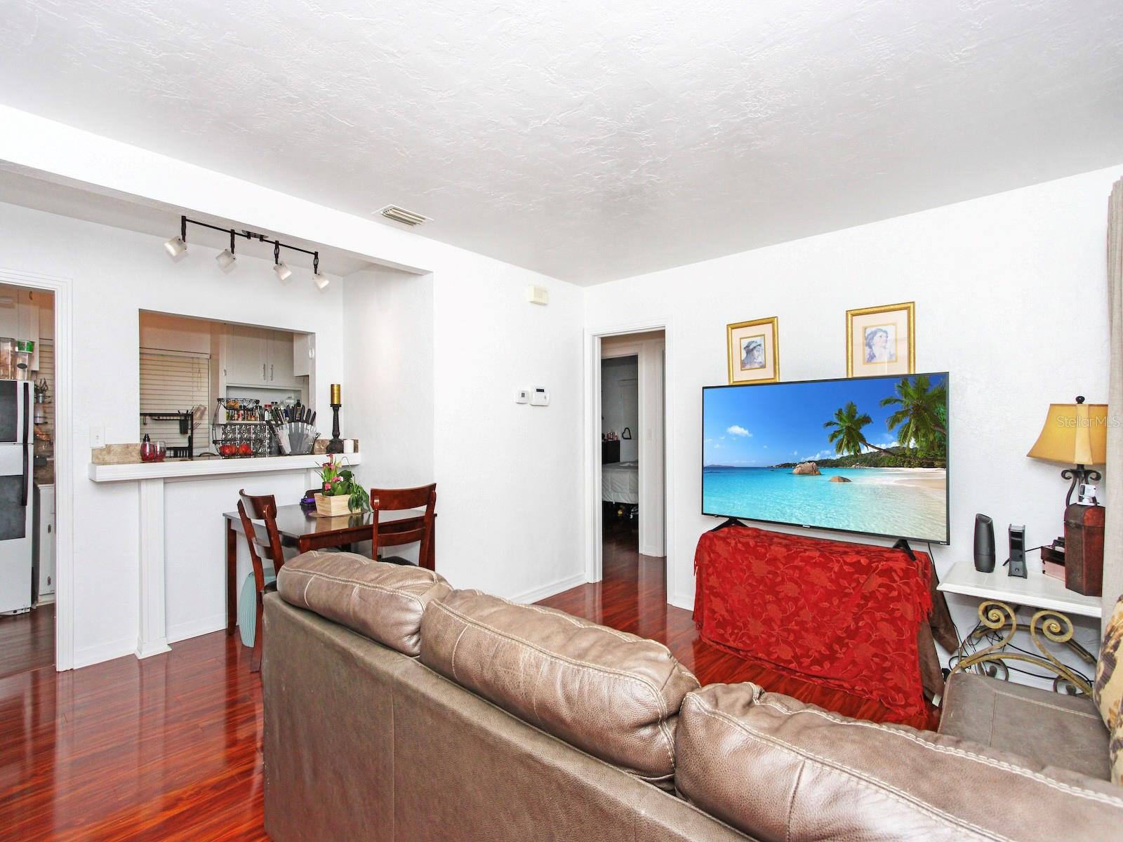 2541 S PALMETTO AVE — photo 6
