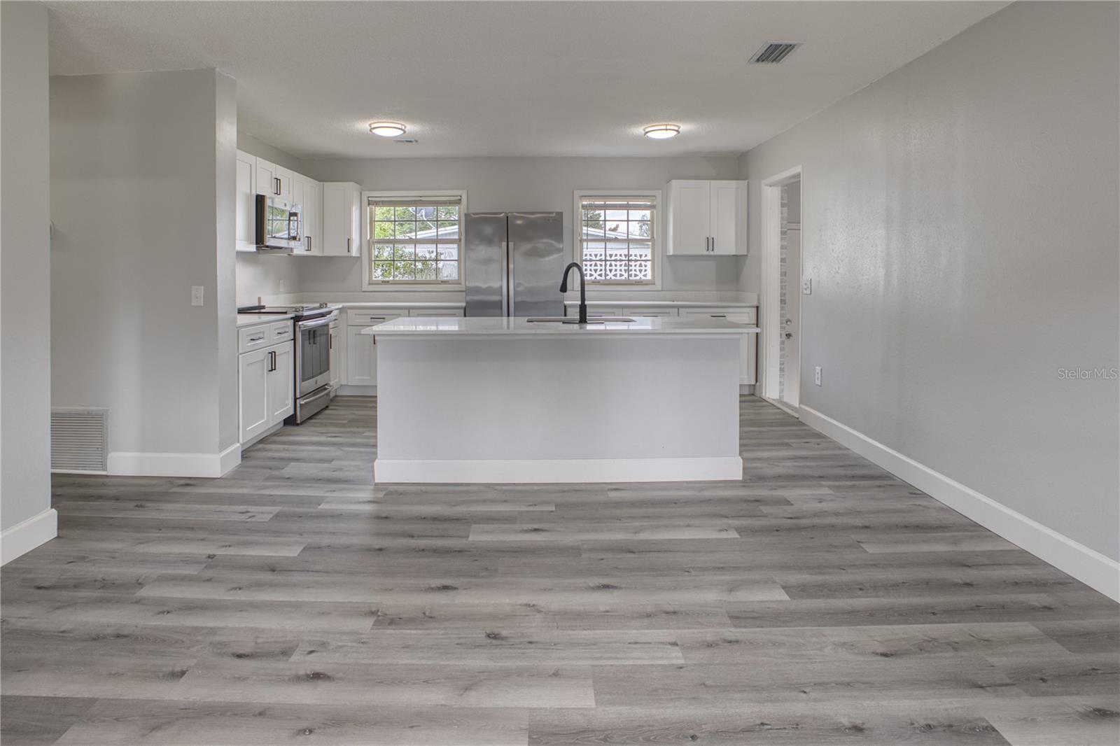 102 AMIGOS RD — photo 7