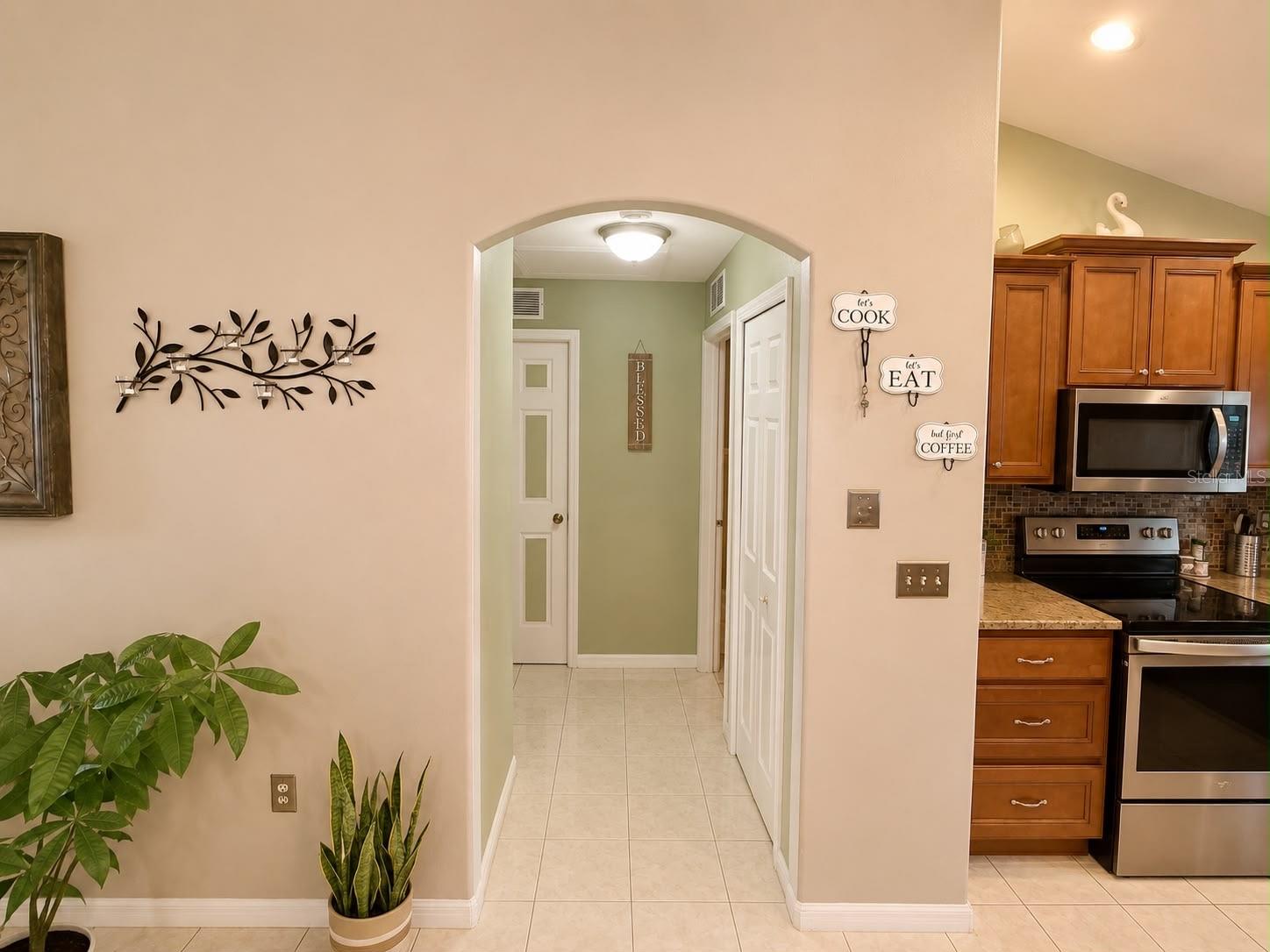2333 AINSWORTH AVE — photo 12