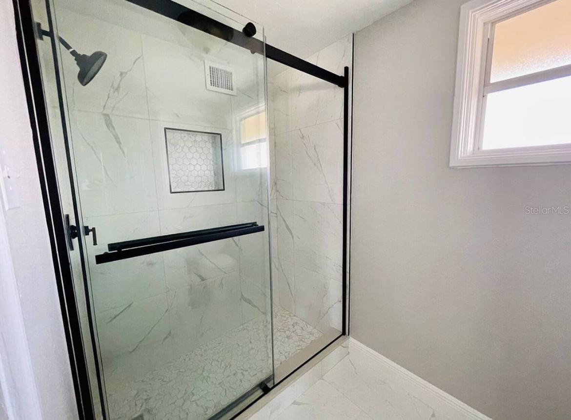 582 REVILO BLVD — photo 12