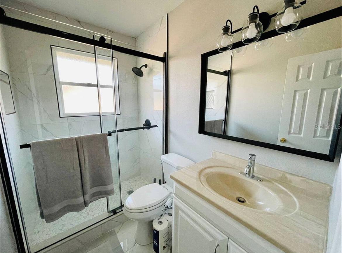 582 REVILO BLVD — photo 9