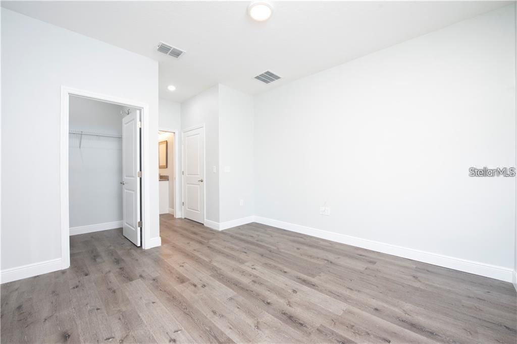 574 GERALDINE DR — photo 7