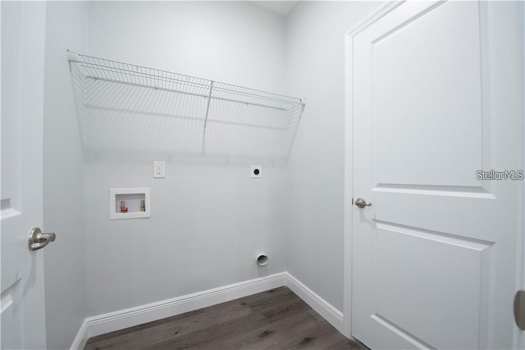 574 GERALDINE DR — photo 8