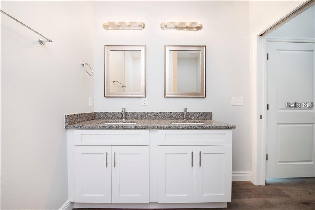574 GERALDINE DR — photo 9