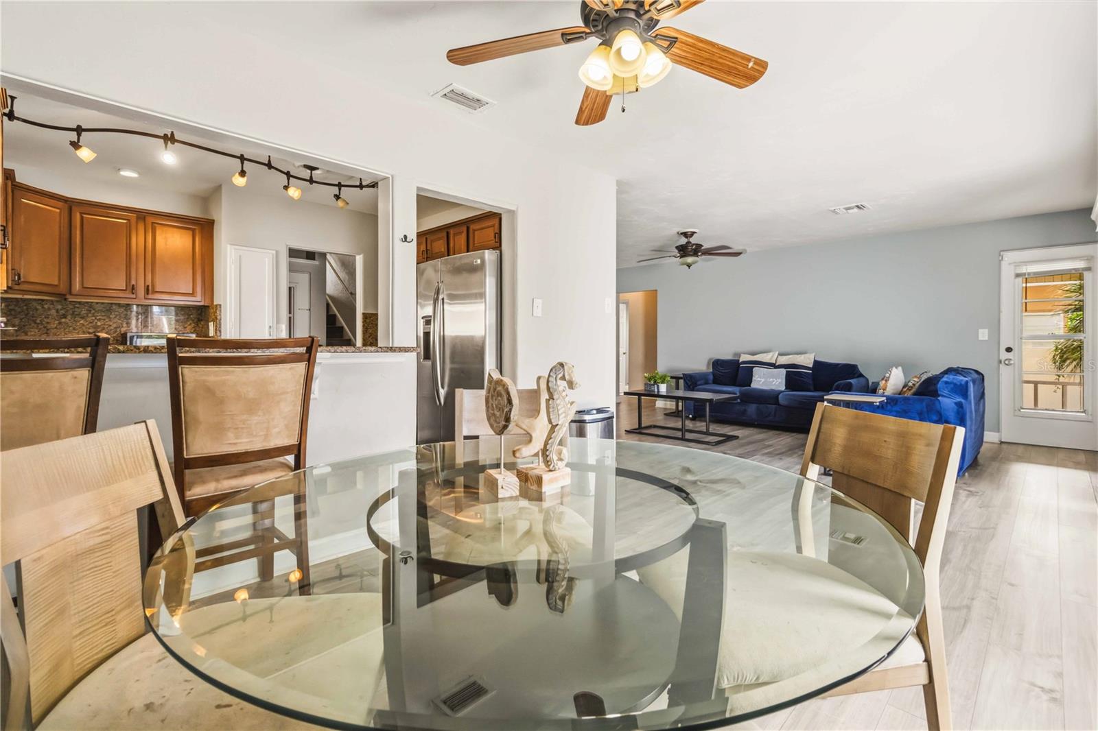 582 REVILO BLVD — photo 11