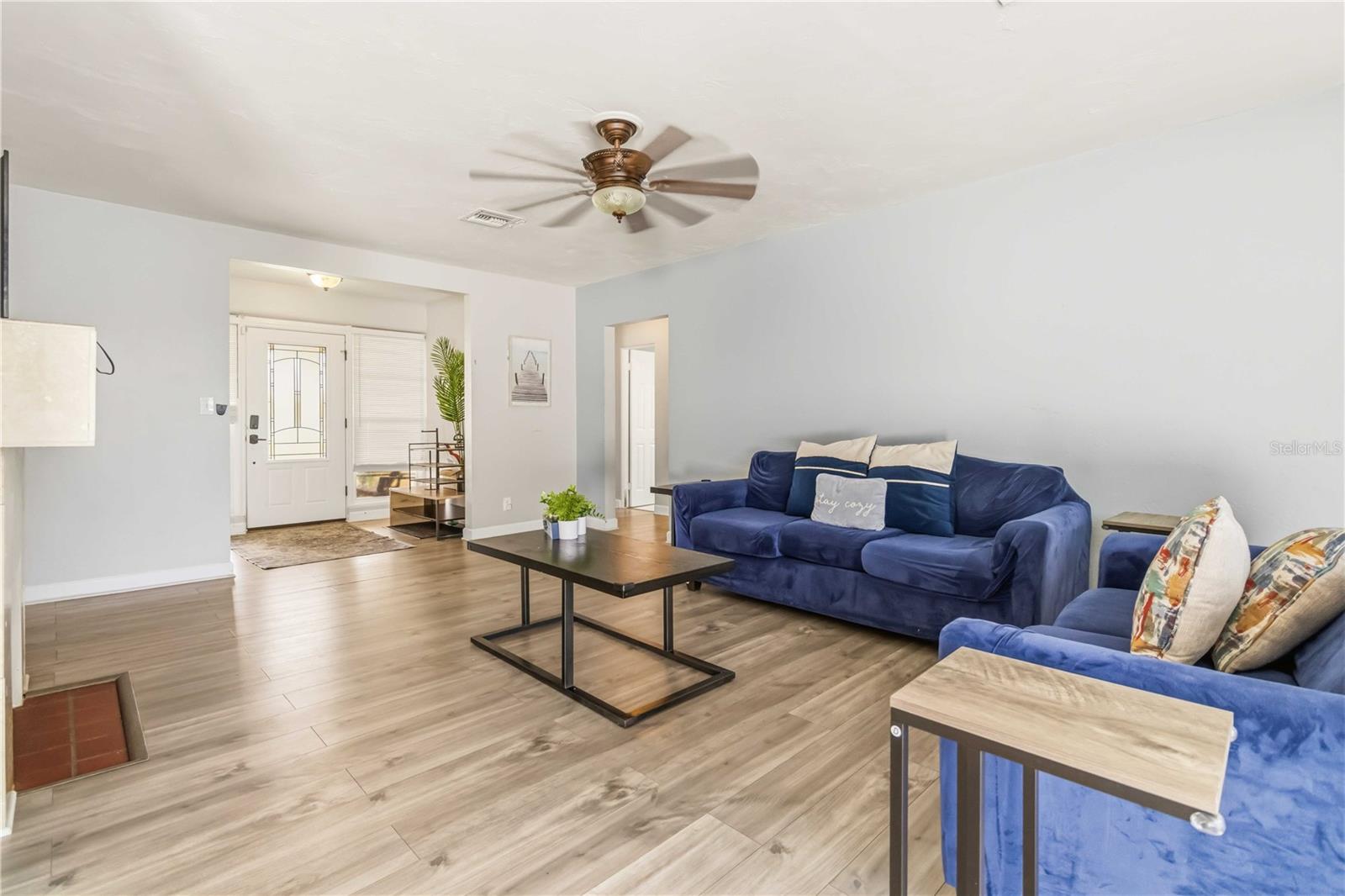 582 REVILO BLVD — photo 8
