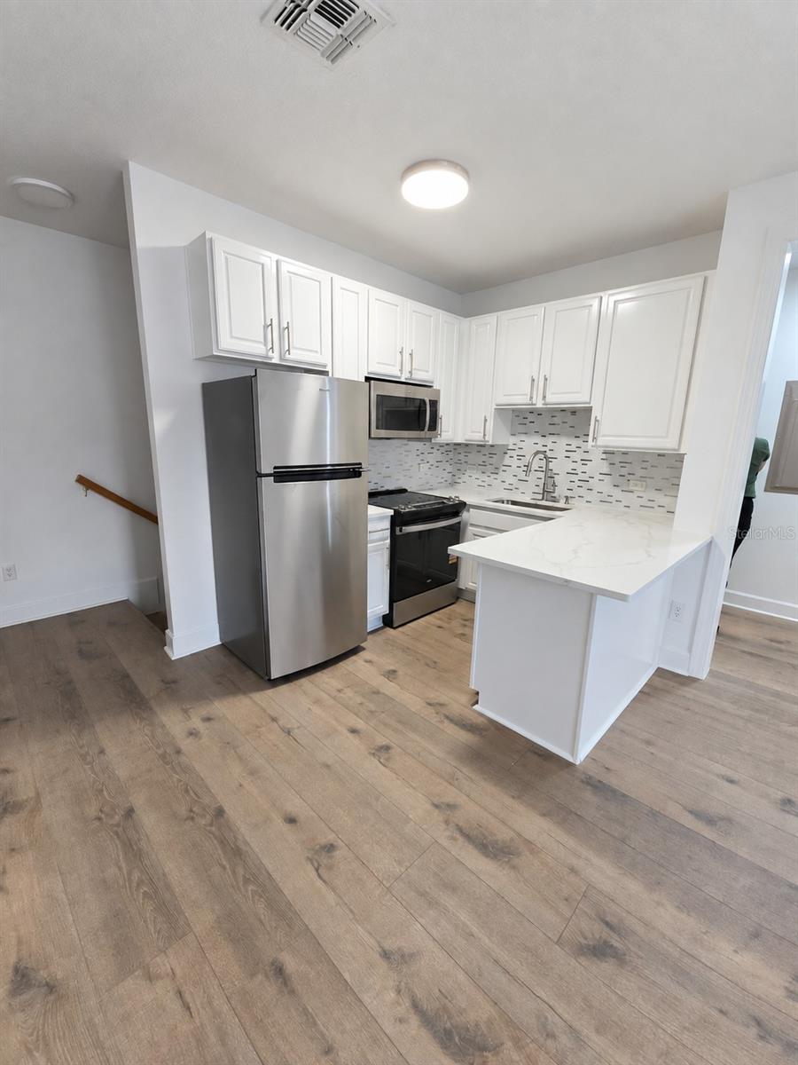1440 STICKLEY AVE #B — photo 2