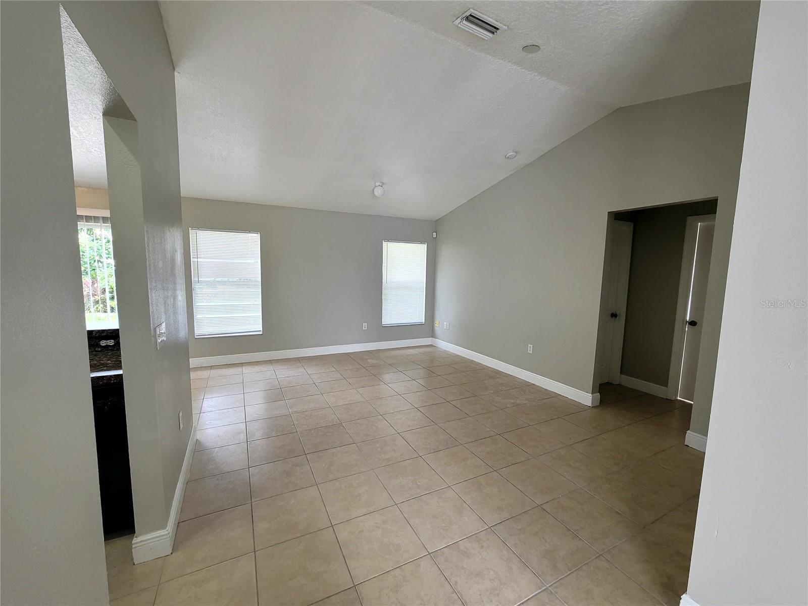 705 CARIBOU DR — photo 3