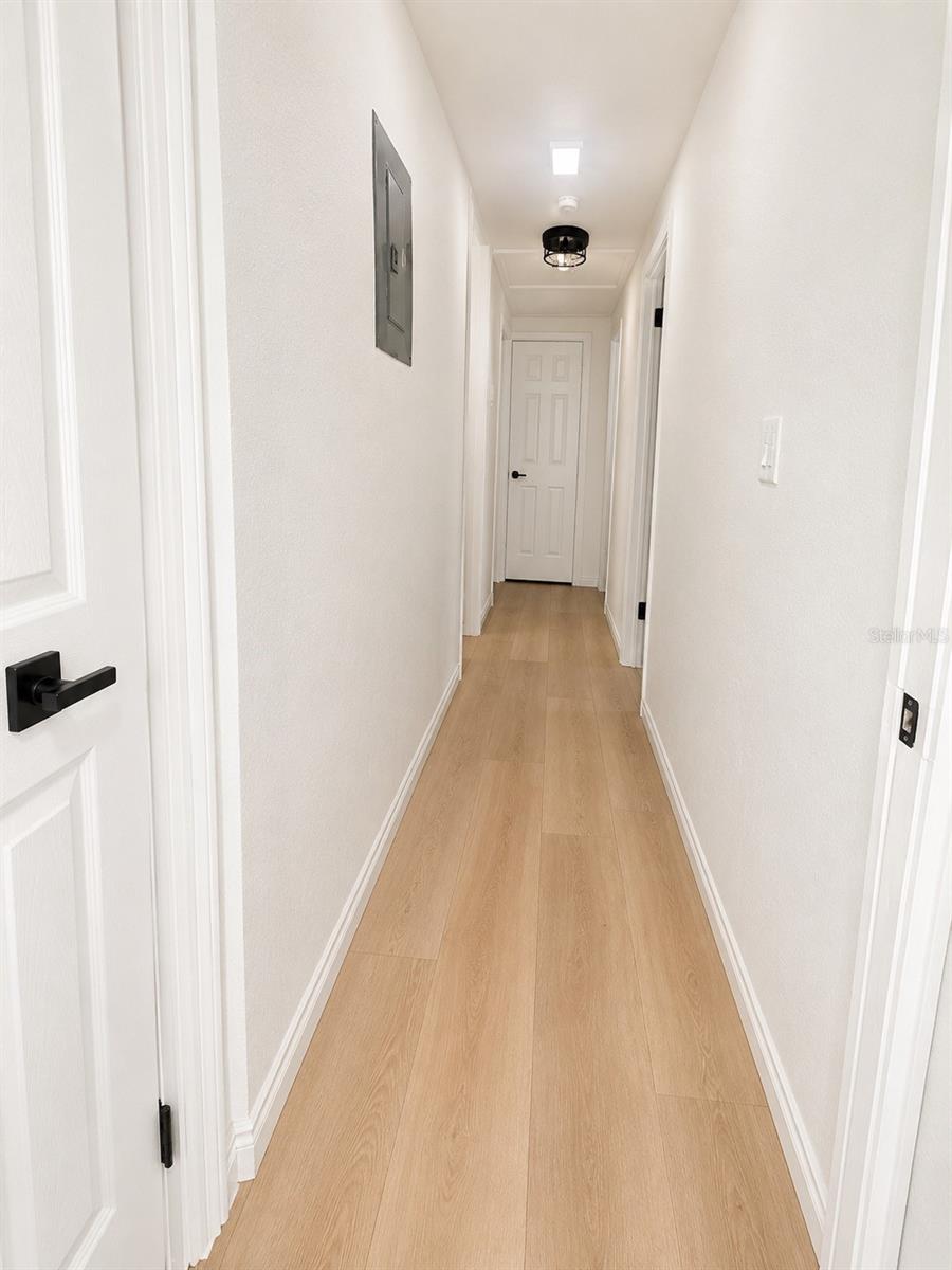 2827 S PARK AVE — photo 8