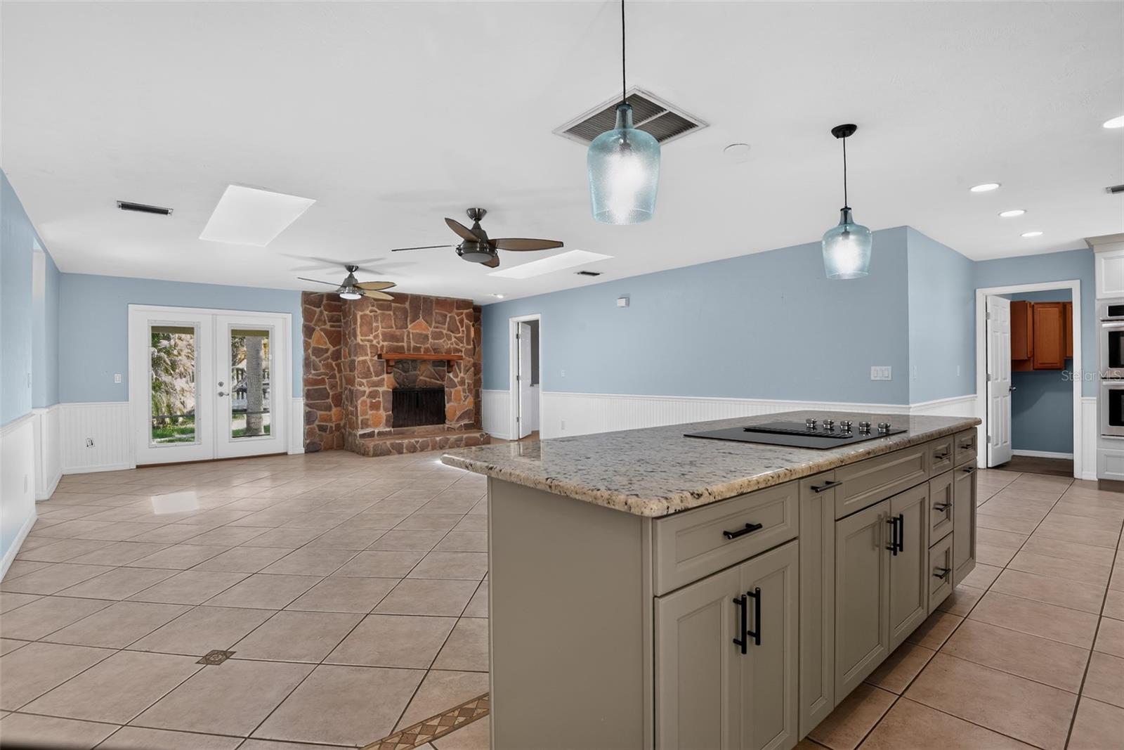 408 PALM AVE — photo 9