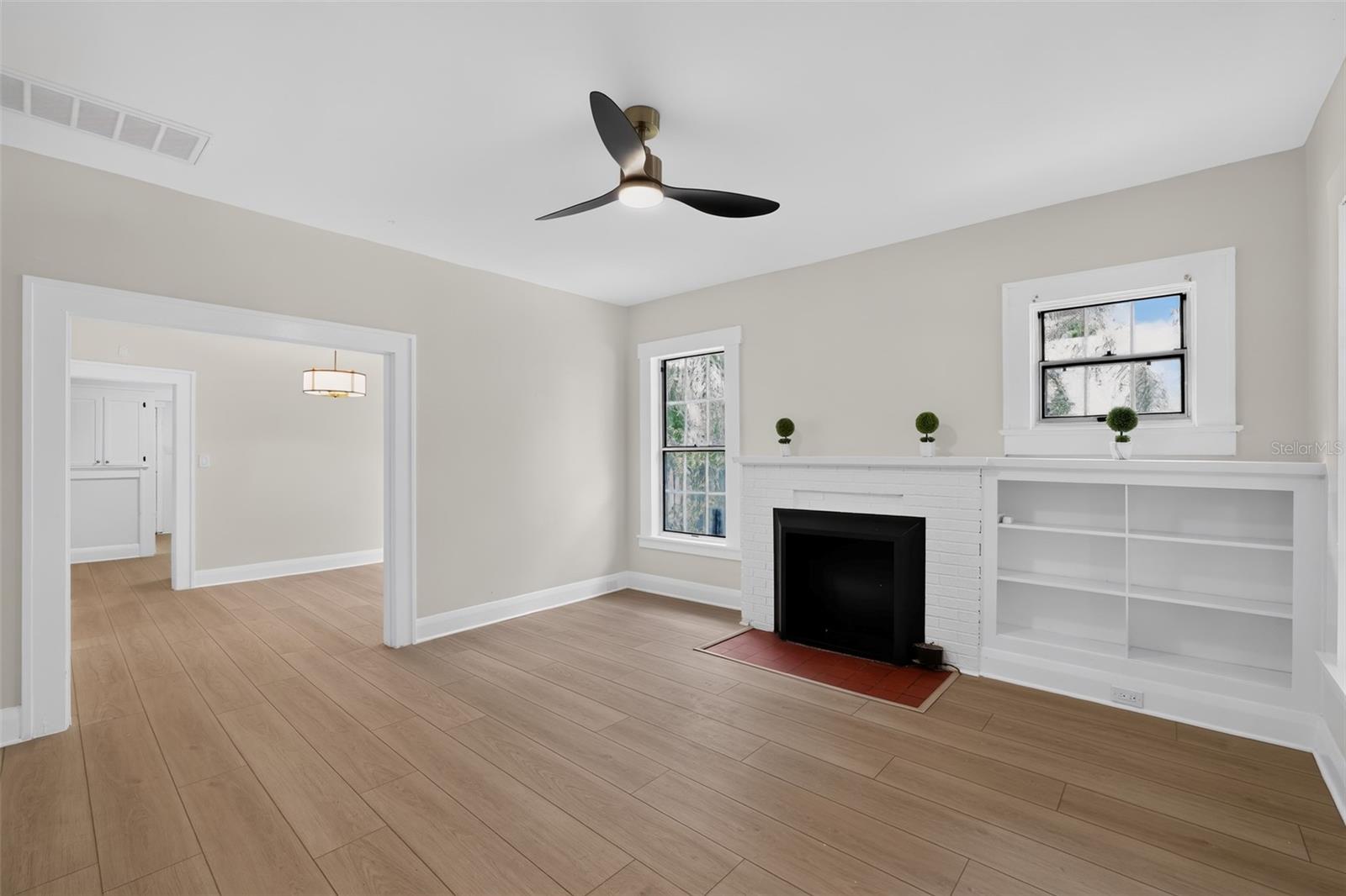 813 E NEW ORLEANS AVE — photo 11