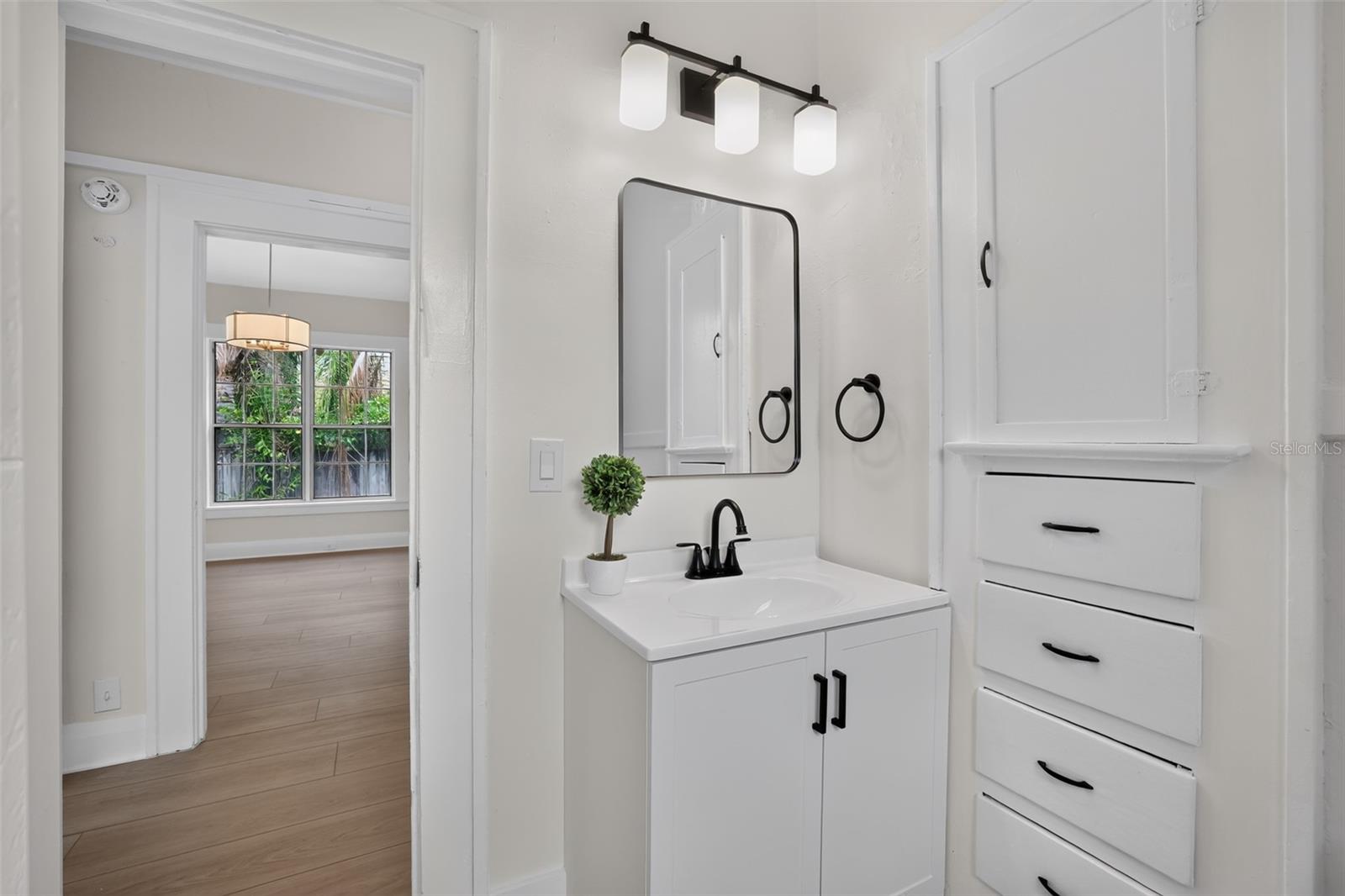 813 E NEW ORLEANS AVE — photo 9