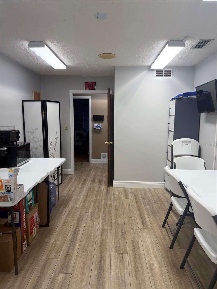 545 W GRANADA BLVD — photo 9