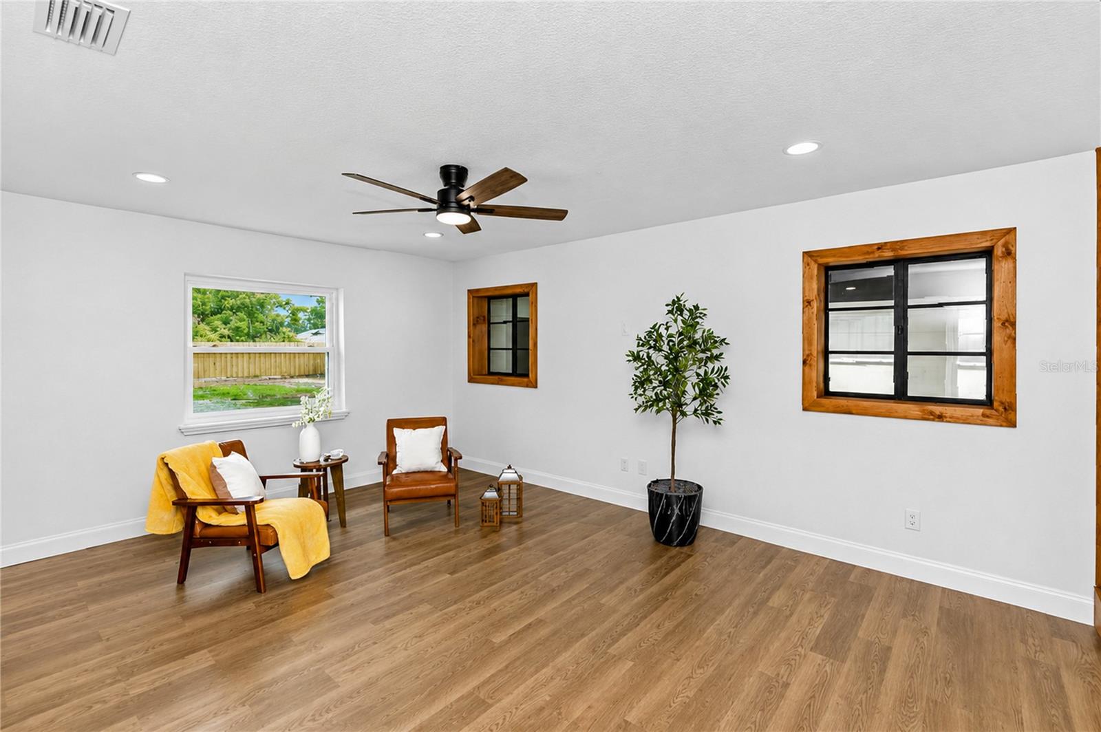 112 COLOMBA RD — photo 3