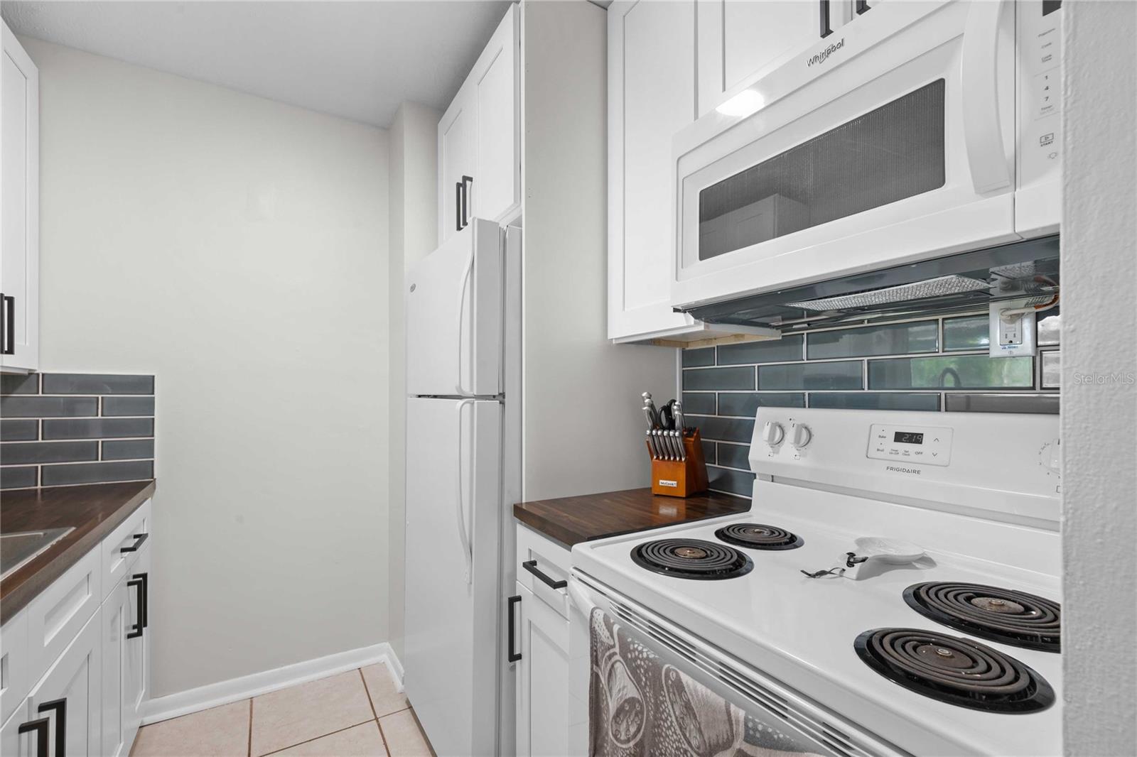 215 ABBEYVILLE ST — photo 8
